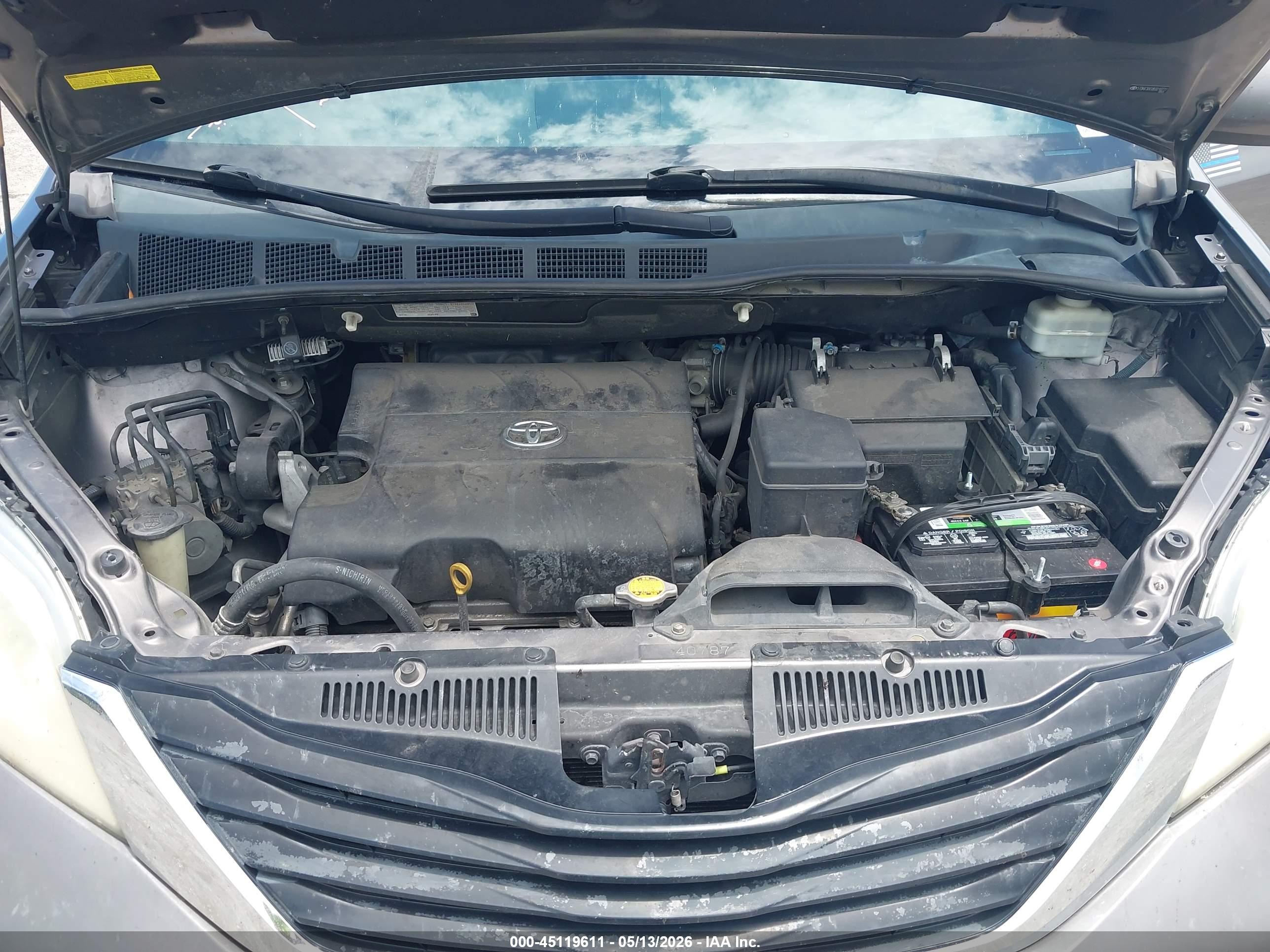 TOYOTA SIENNA image 10