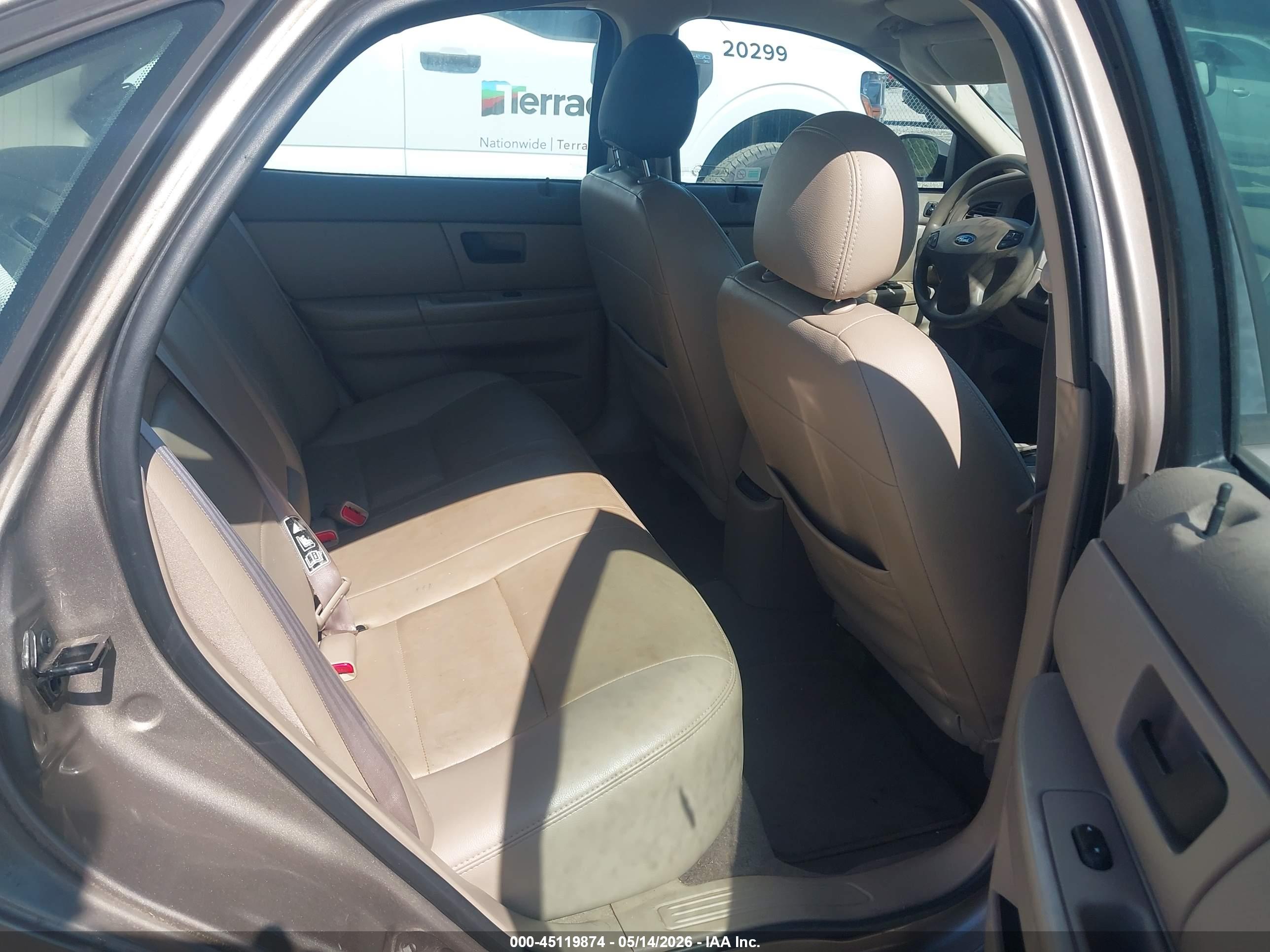 FORD TAURUS image 8