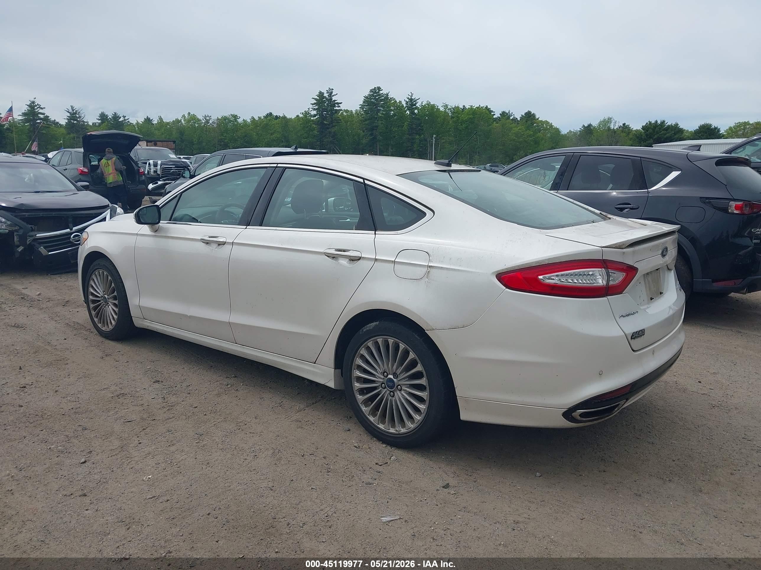 FORD FUSION image 3