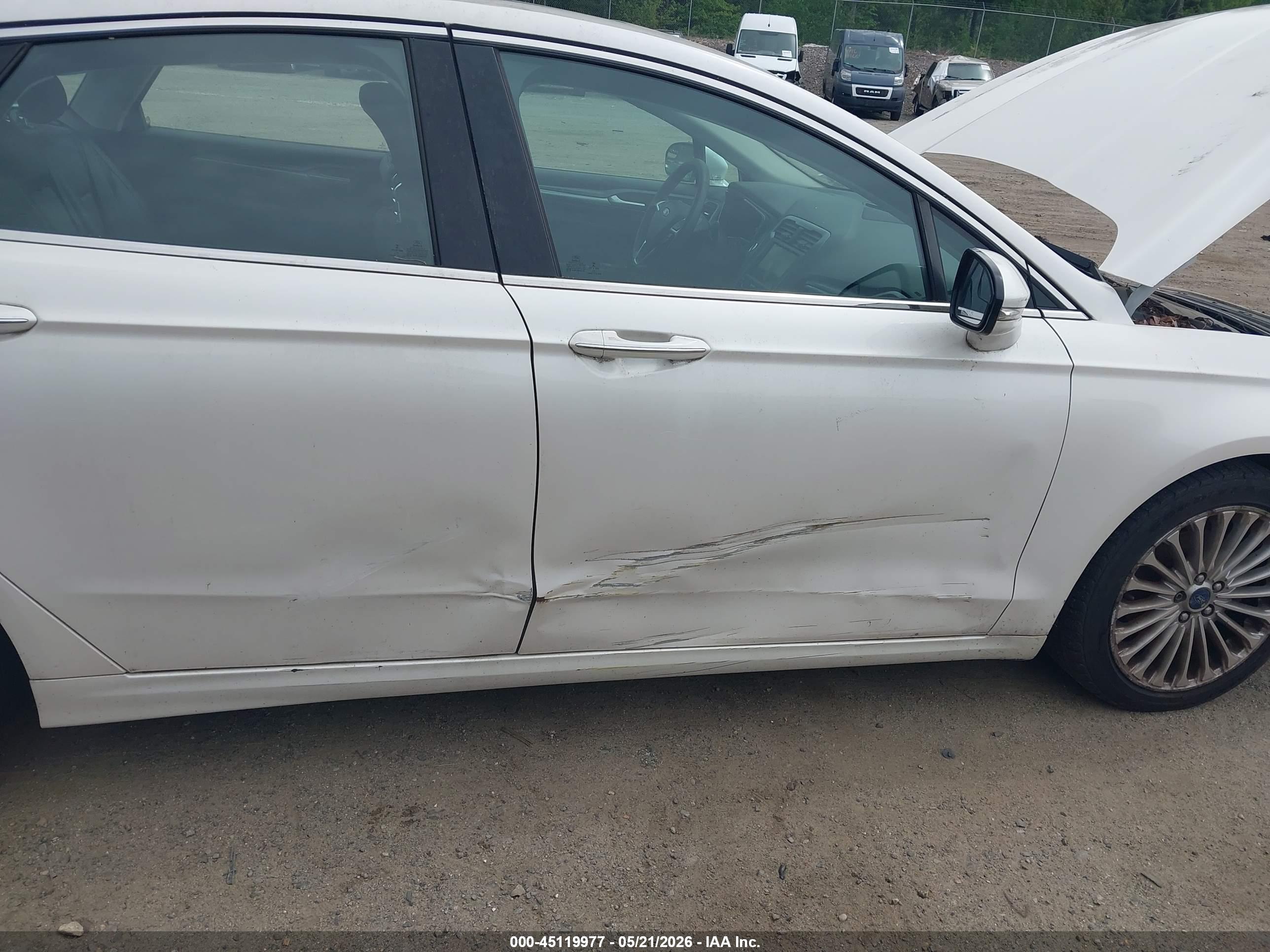 FORD FUSION image 6