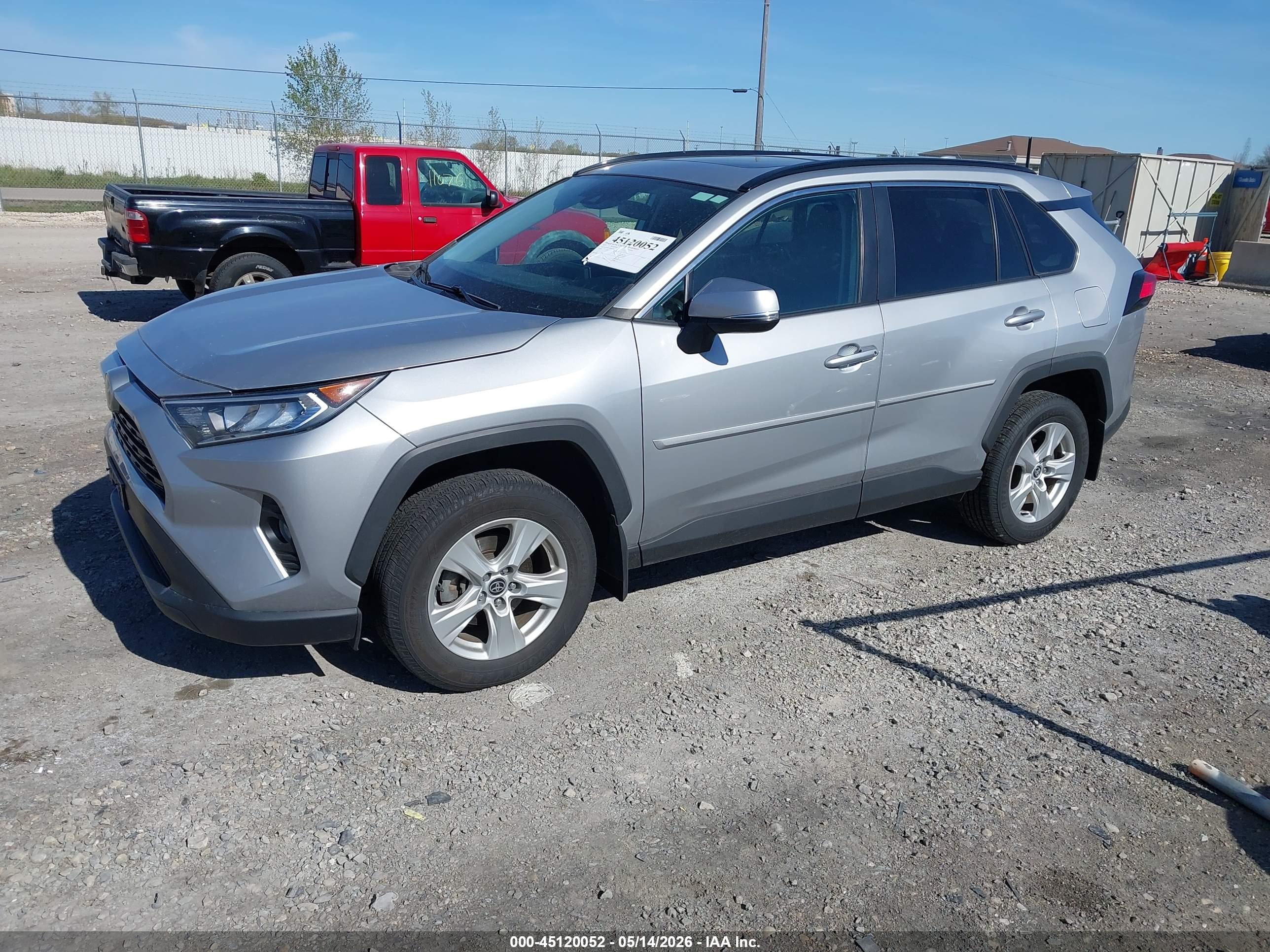 TOYOTA RAV4 image 2