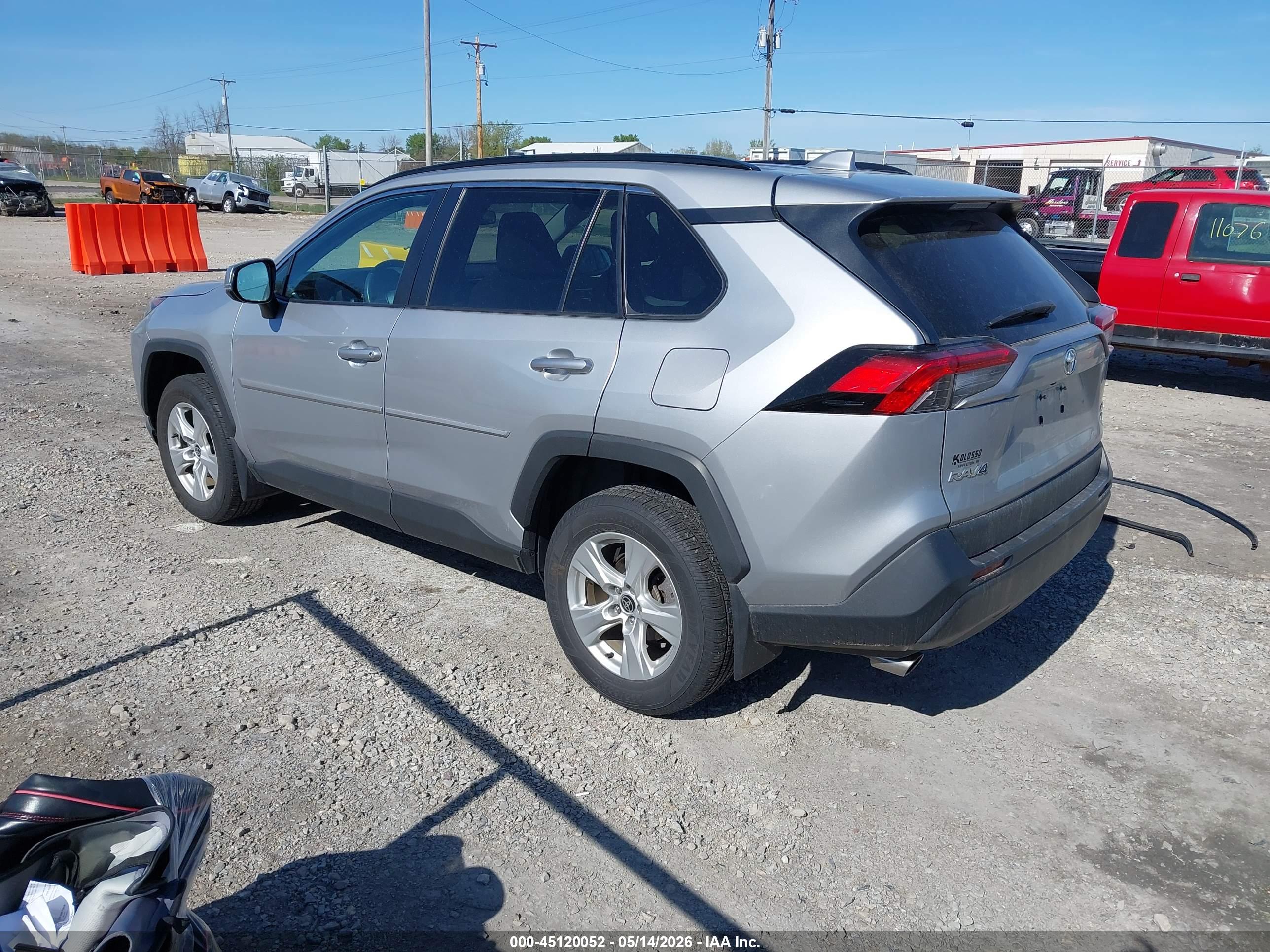 TOYOTA RAV4 image 3