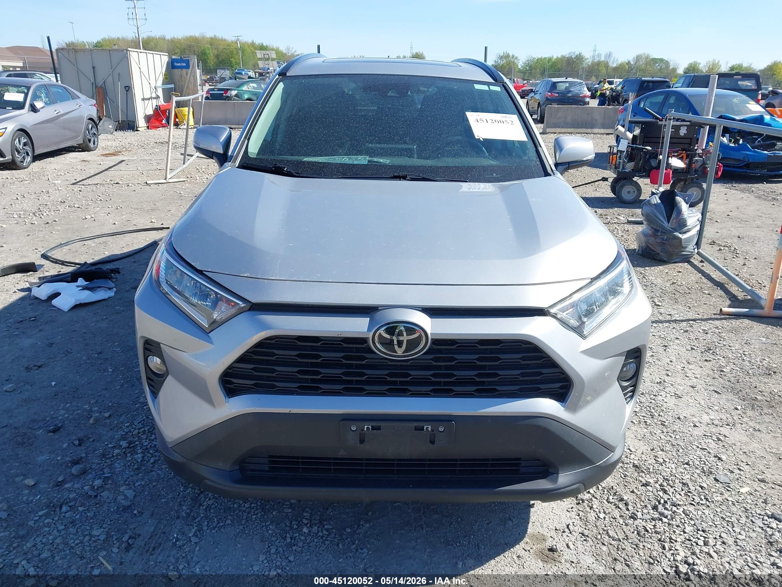 TOYOTA RAV4 image 6