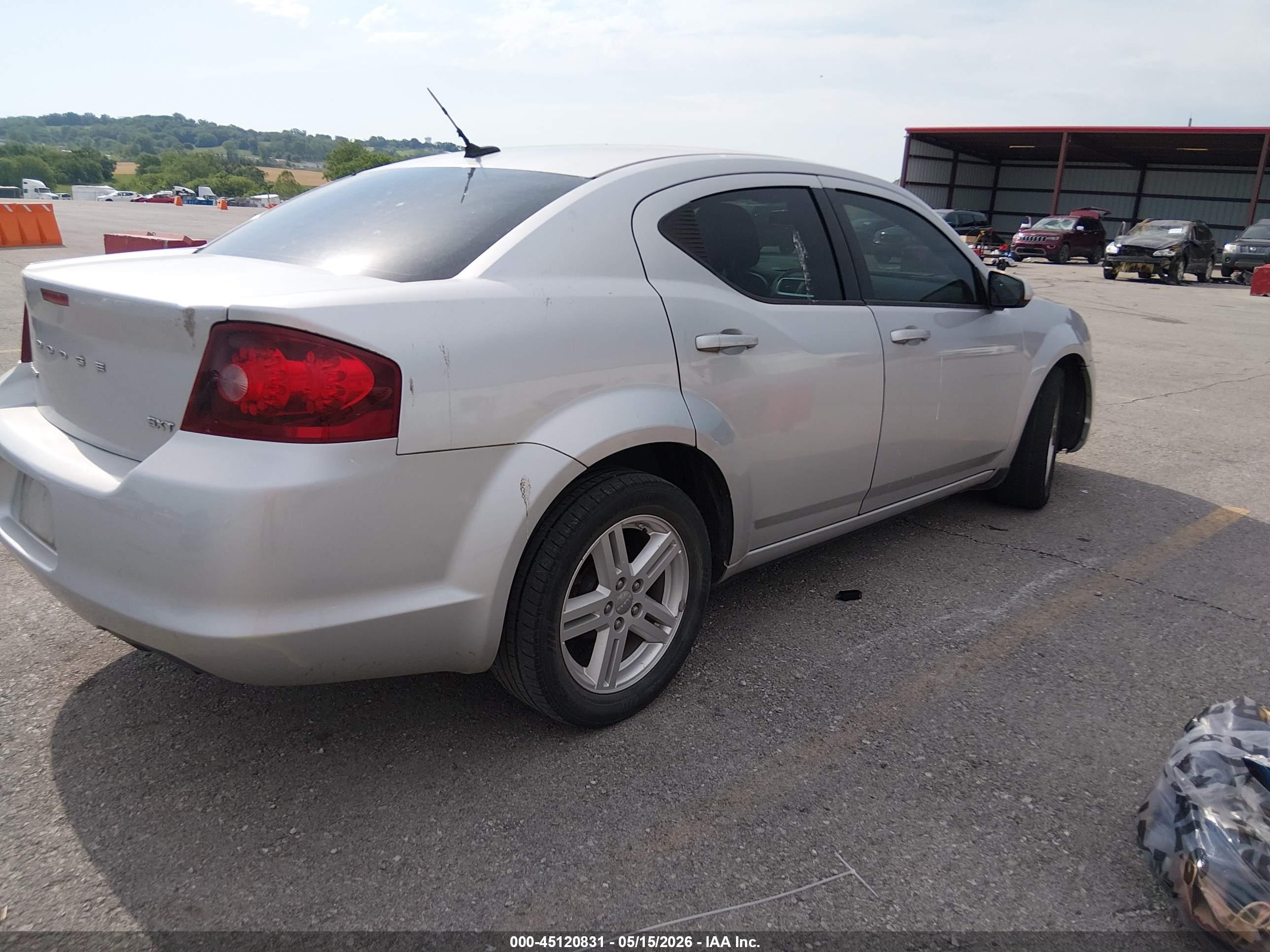 DODGE AVENGER image 4
