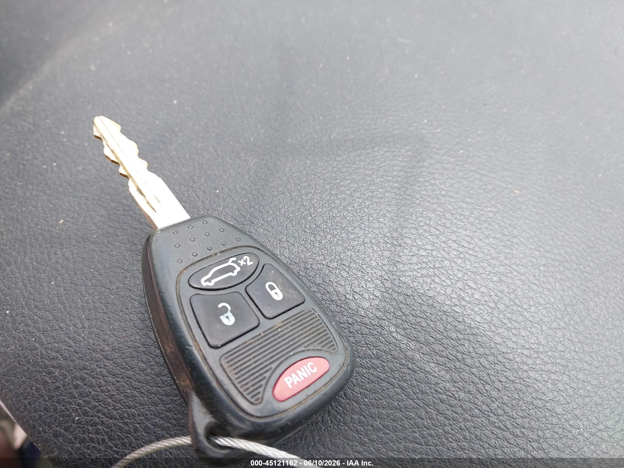 CHRYSLER 200 image 11