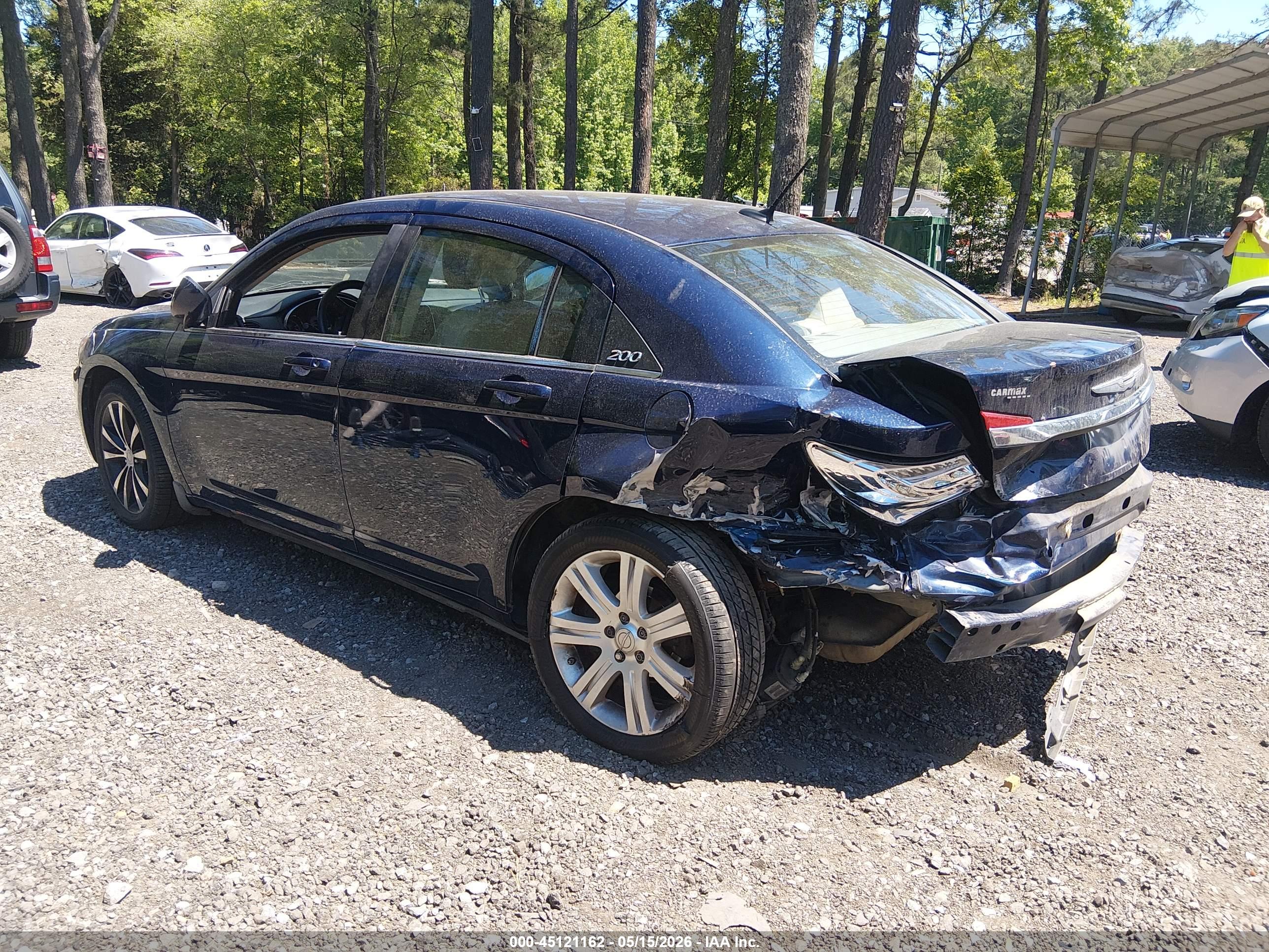 CHRYSLER 200 image 3