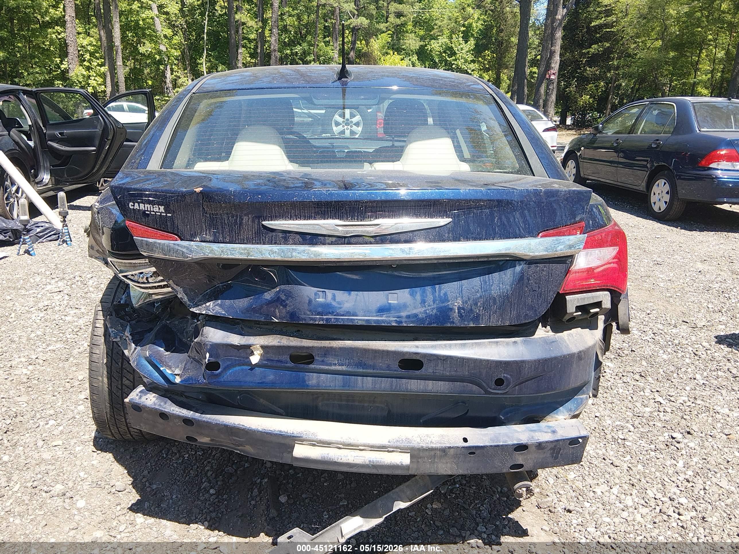 CHRYSLER 200 image 6