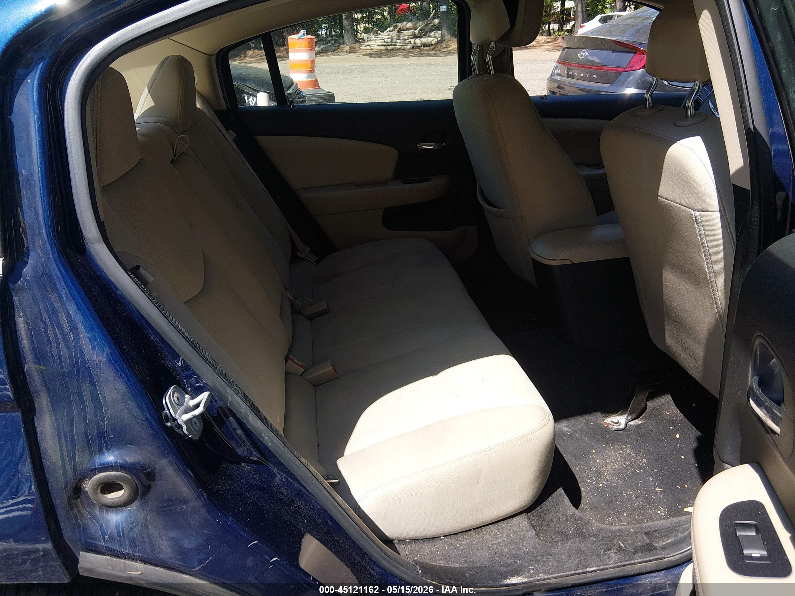 CHRYSLER 200 image 8