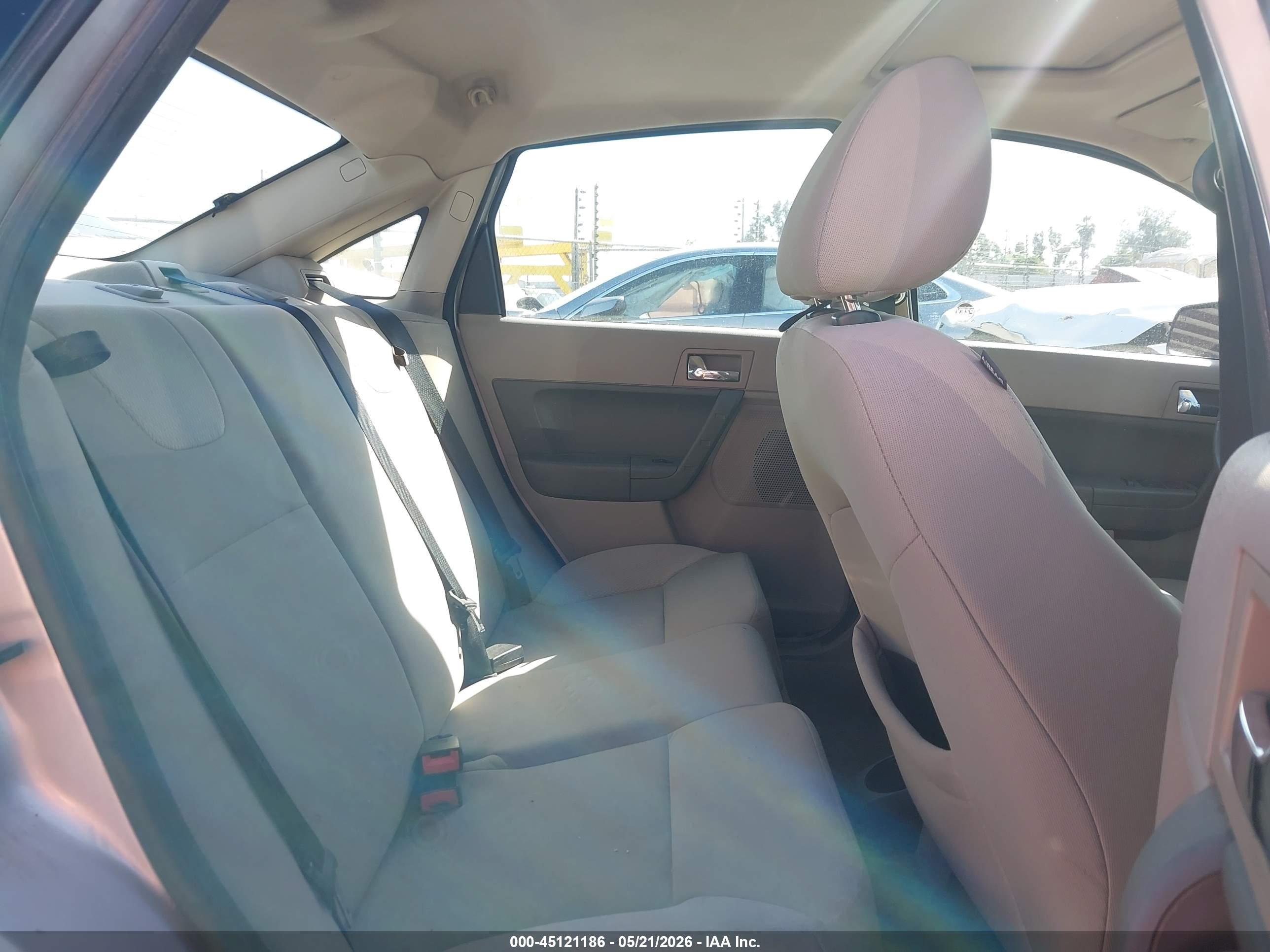 FORD FOCUS image 8