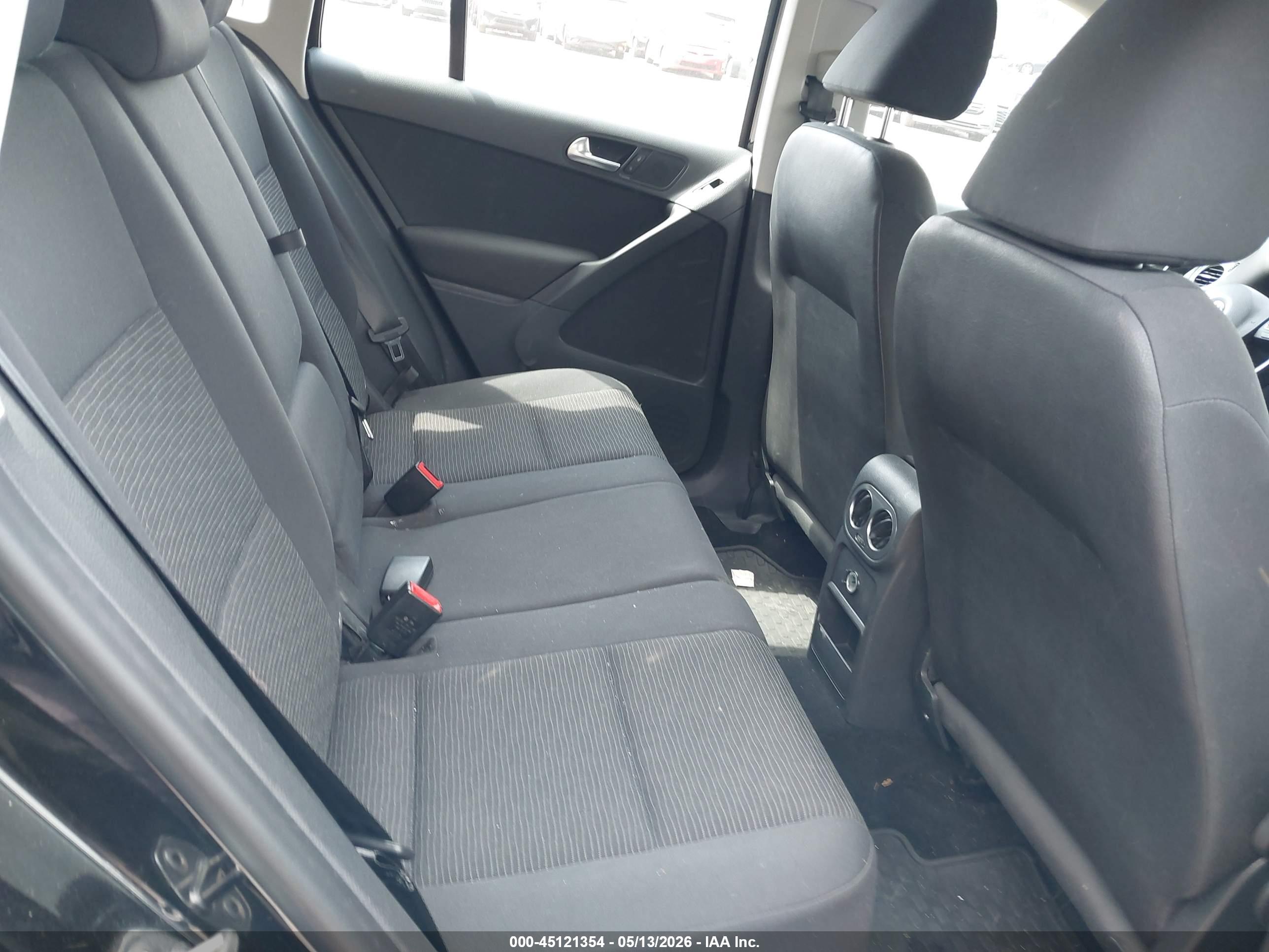 VOLKSWAGEN TIGUAN image 8