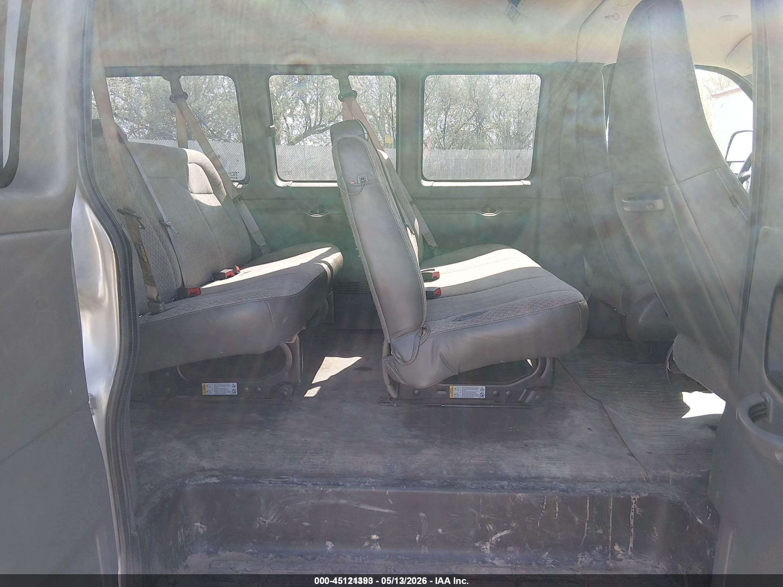 CHEVROLET EXPRESS image 8