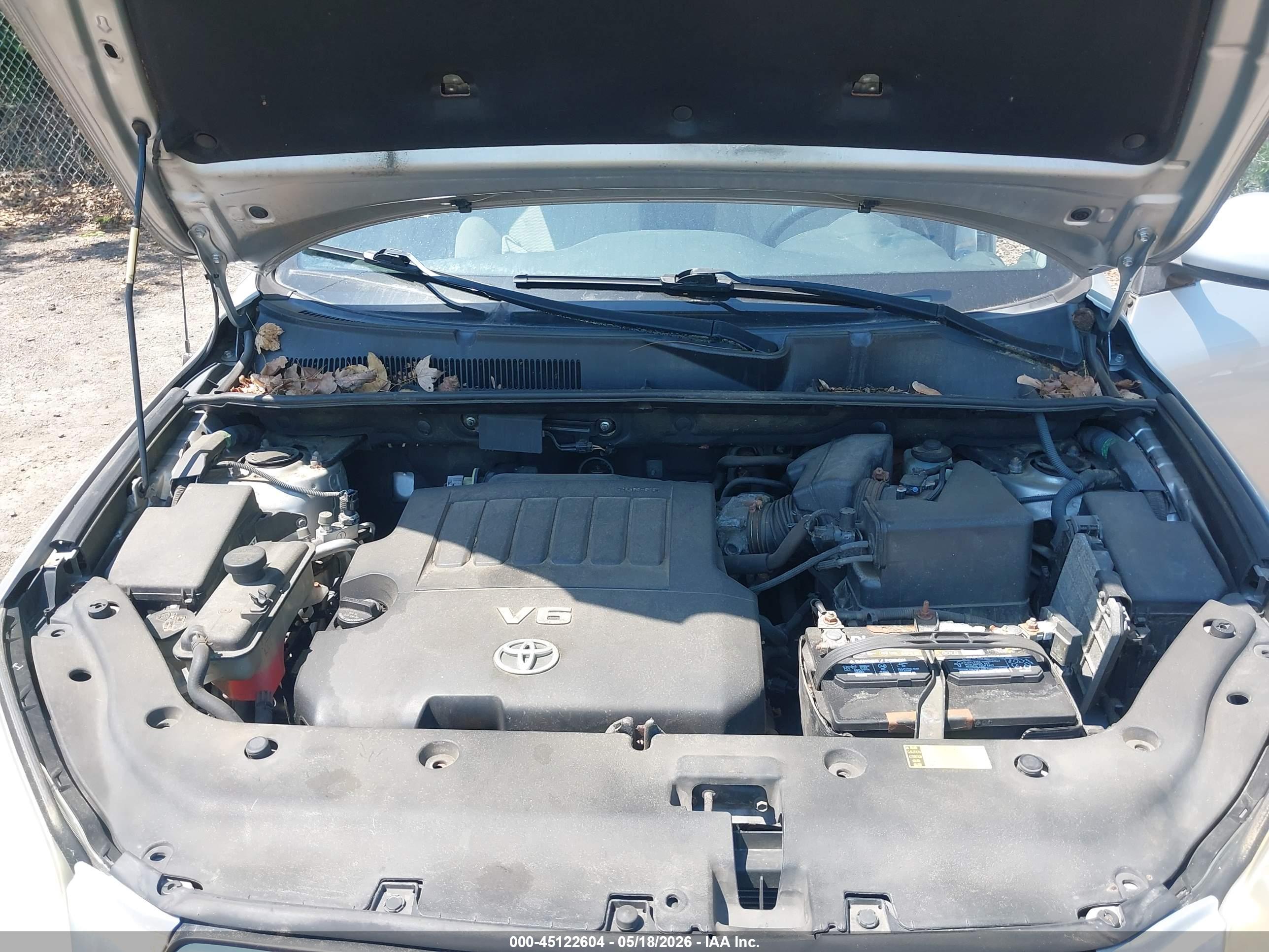 TOYOTA RAV4 image 10