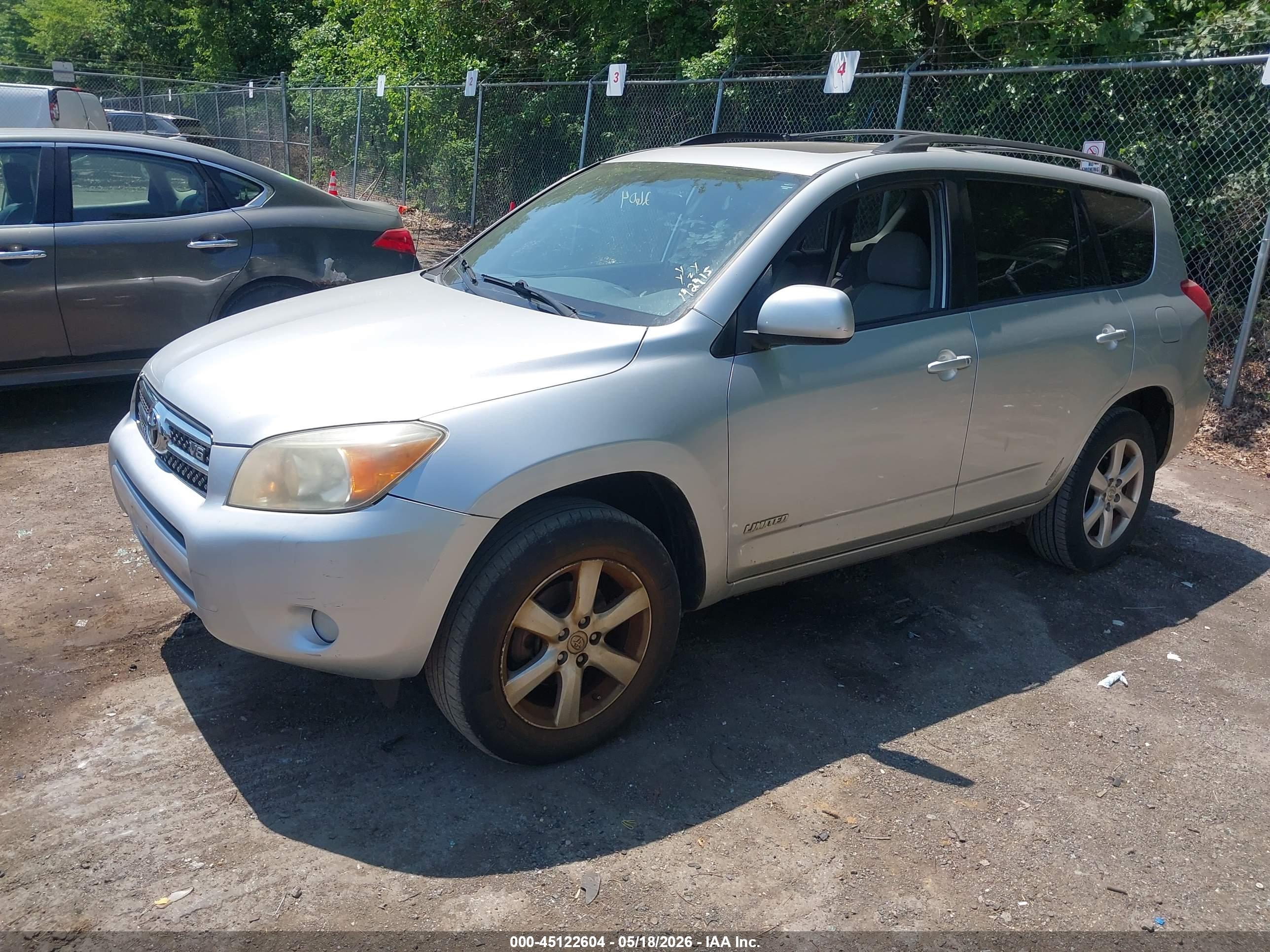 TOYOTA RAV4 image 2