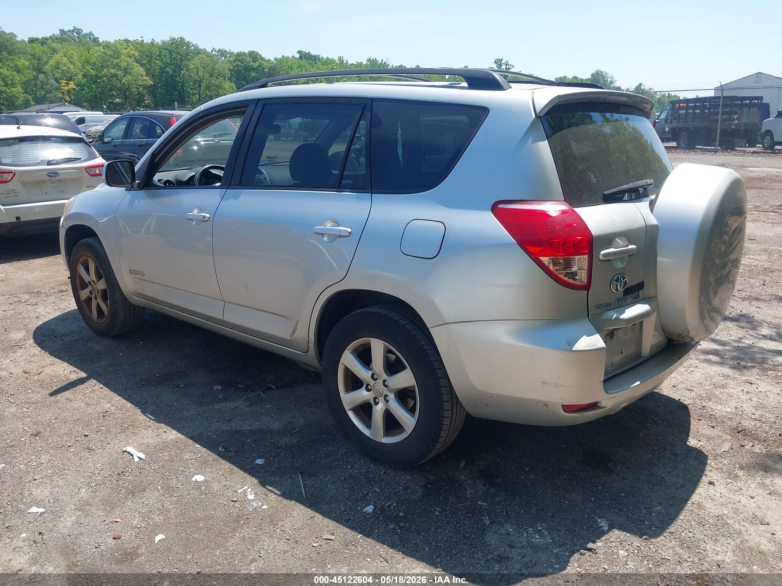 TOYOTA RAV4 image 3