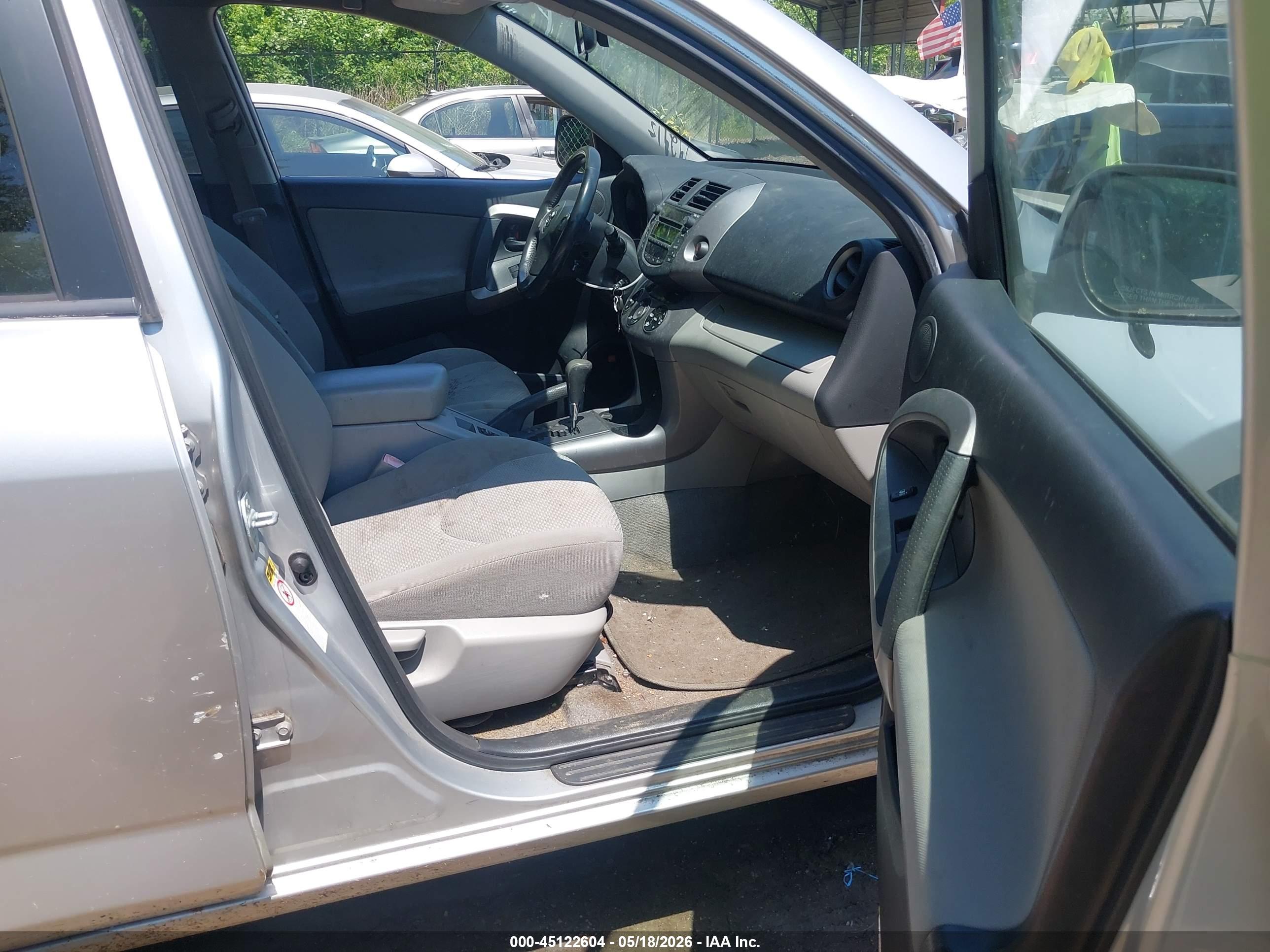 TOYOTA RAV4 image 5