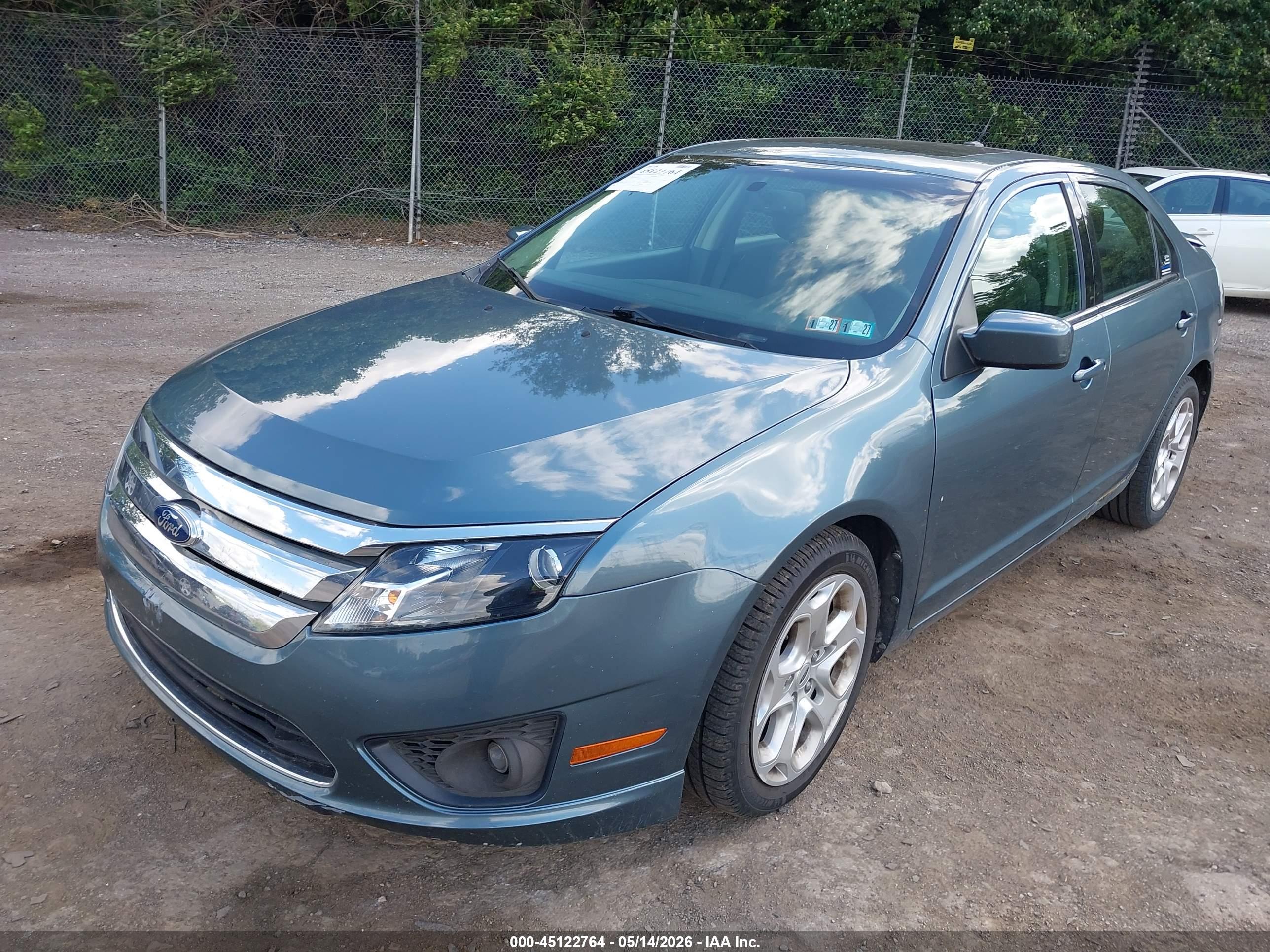 FORD FUSION image 2