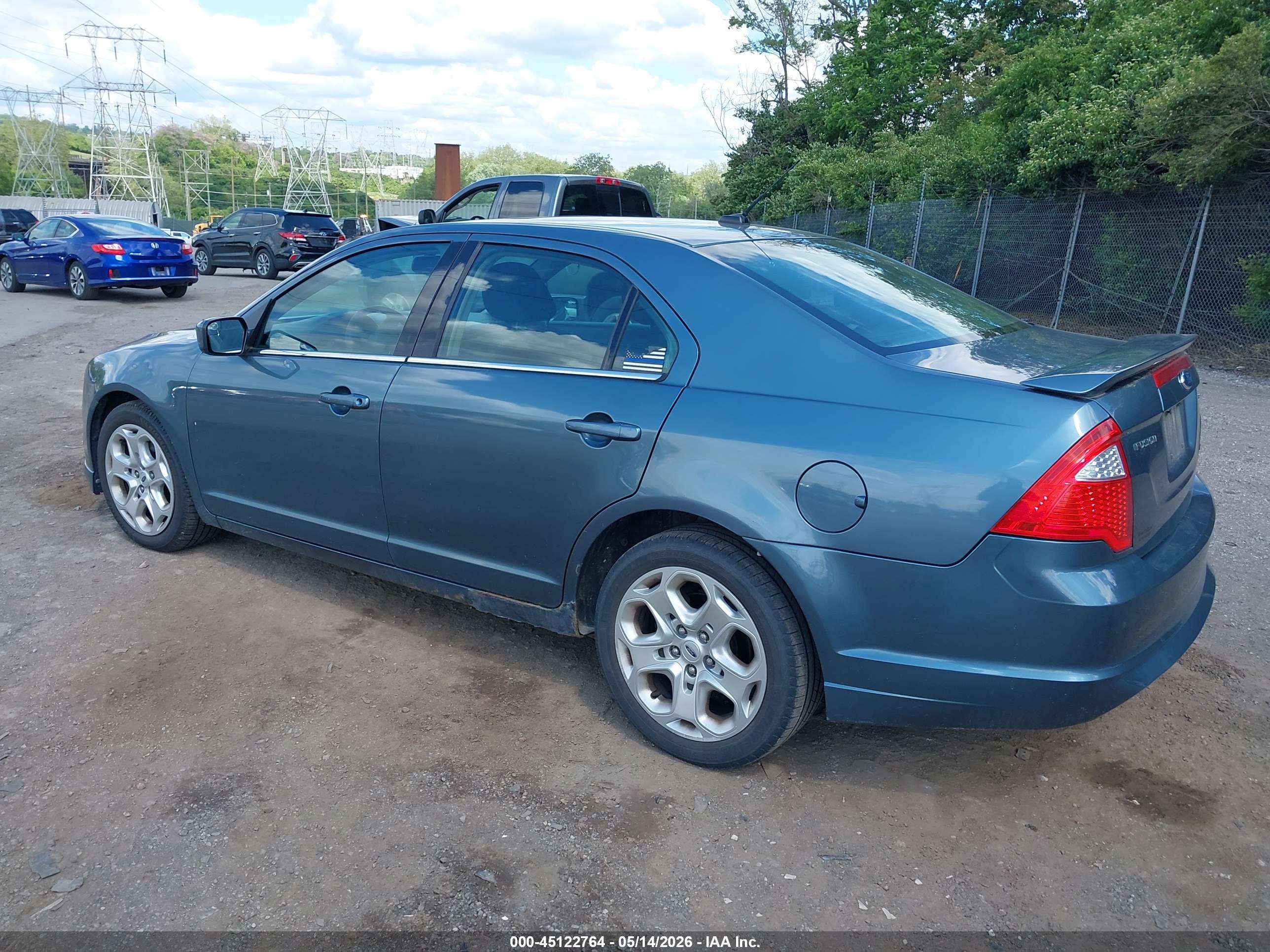 FORD FUSION image 3