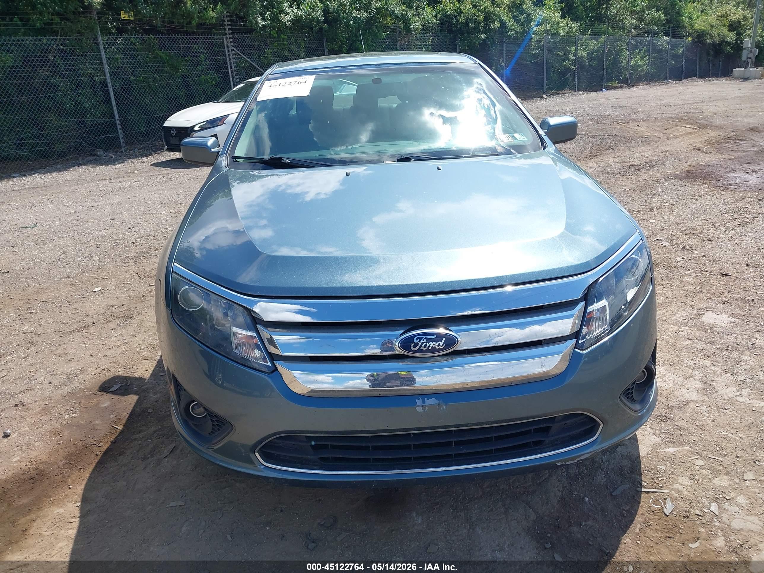 FORD FUSION image 6