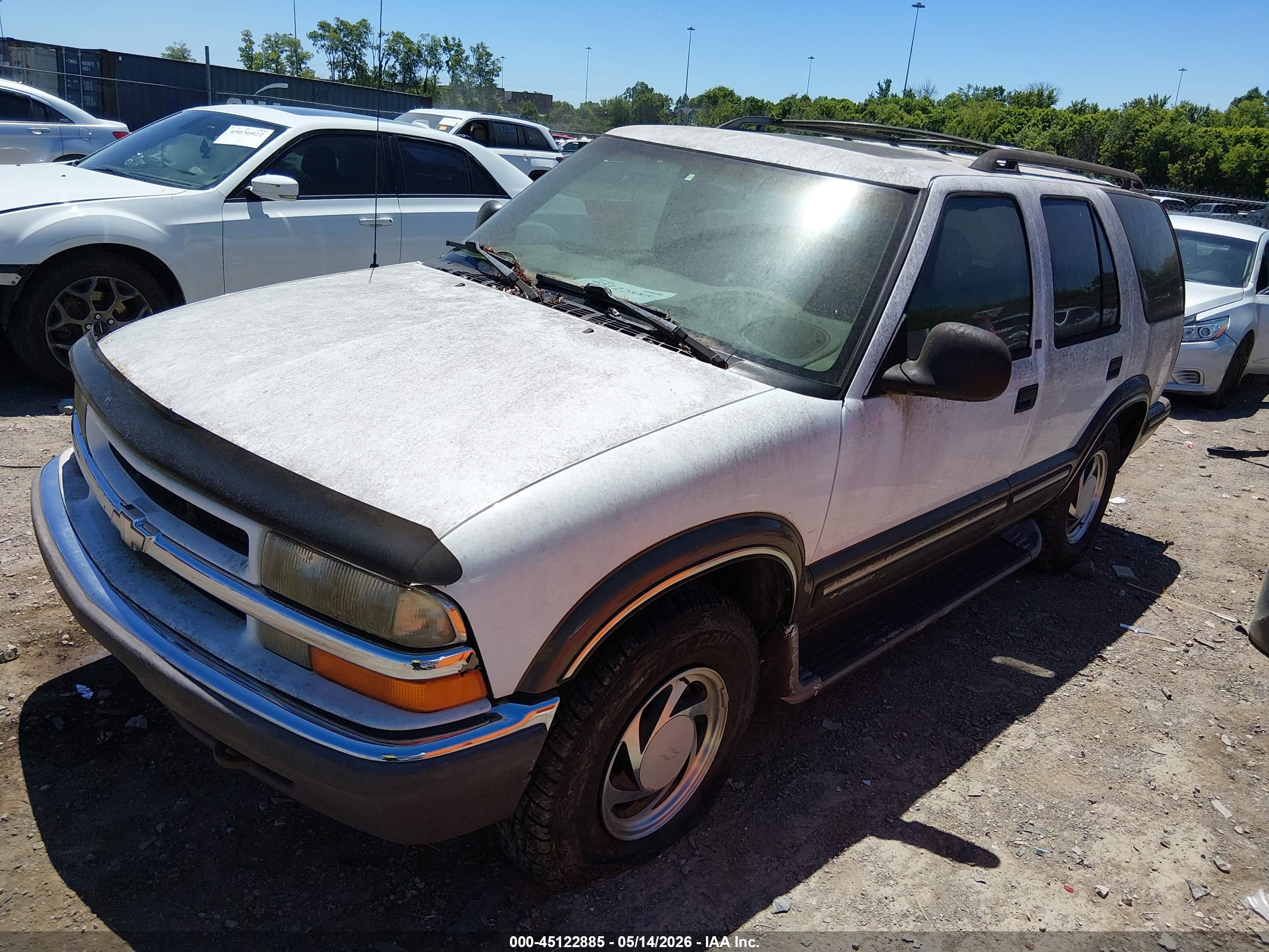 CHEVROLET BLAZER image 2