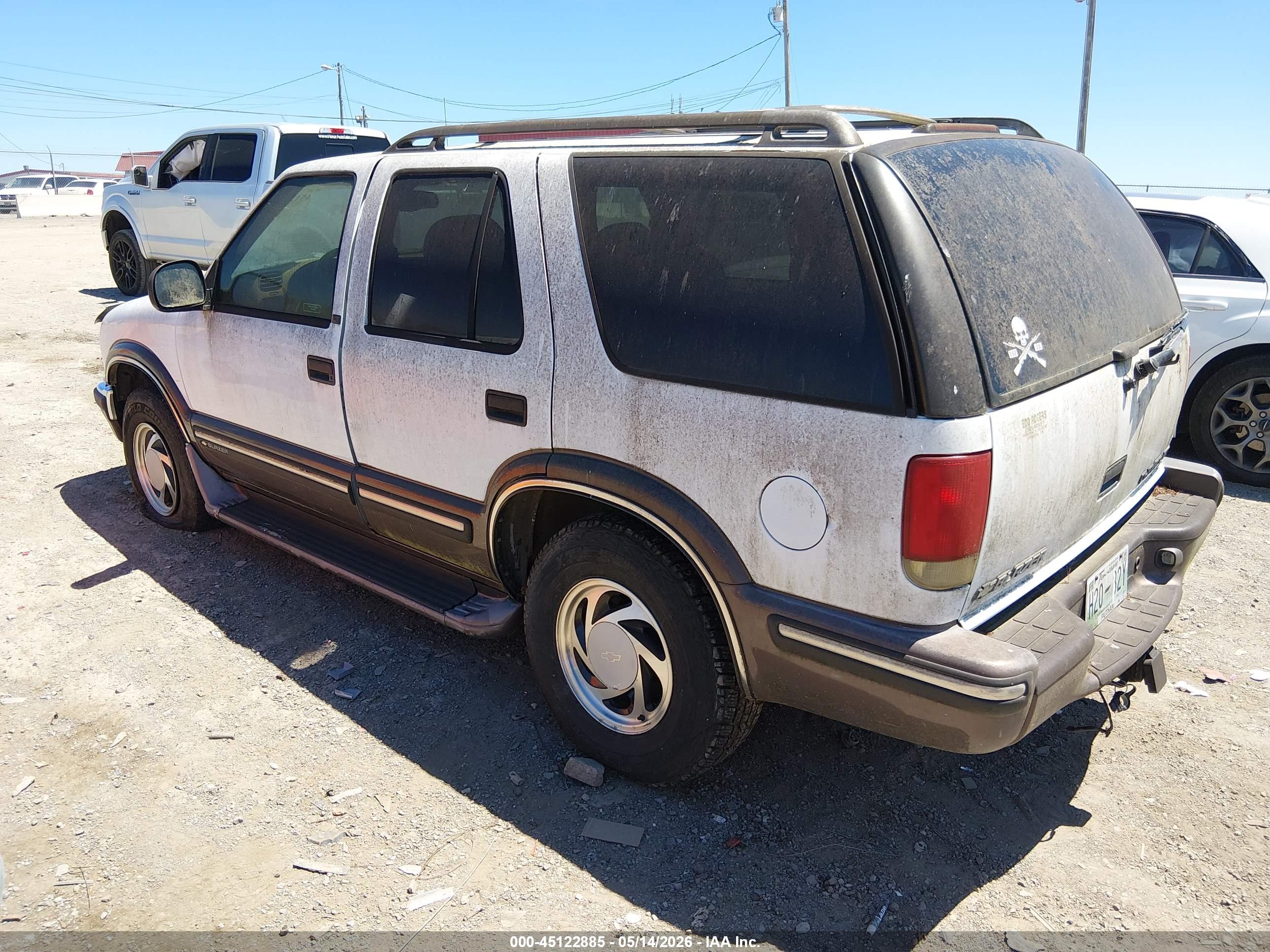 CHEVROLET BLAZER image 3