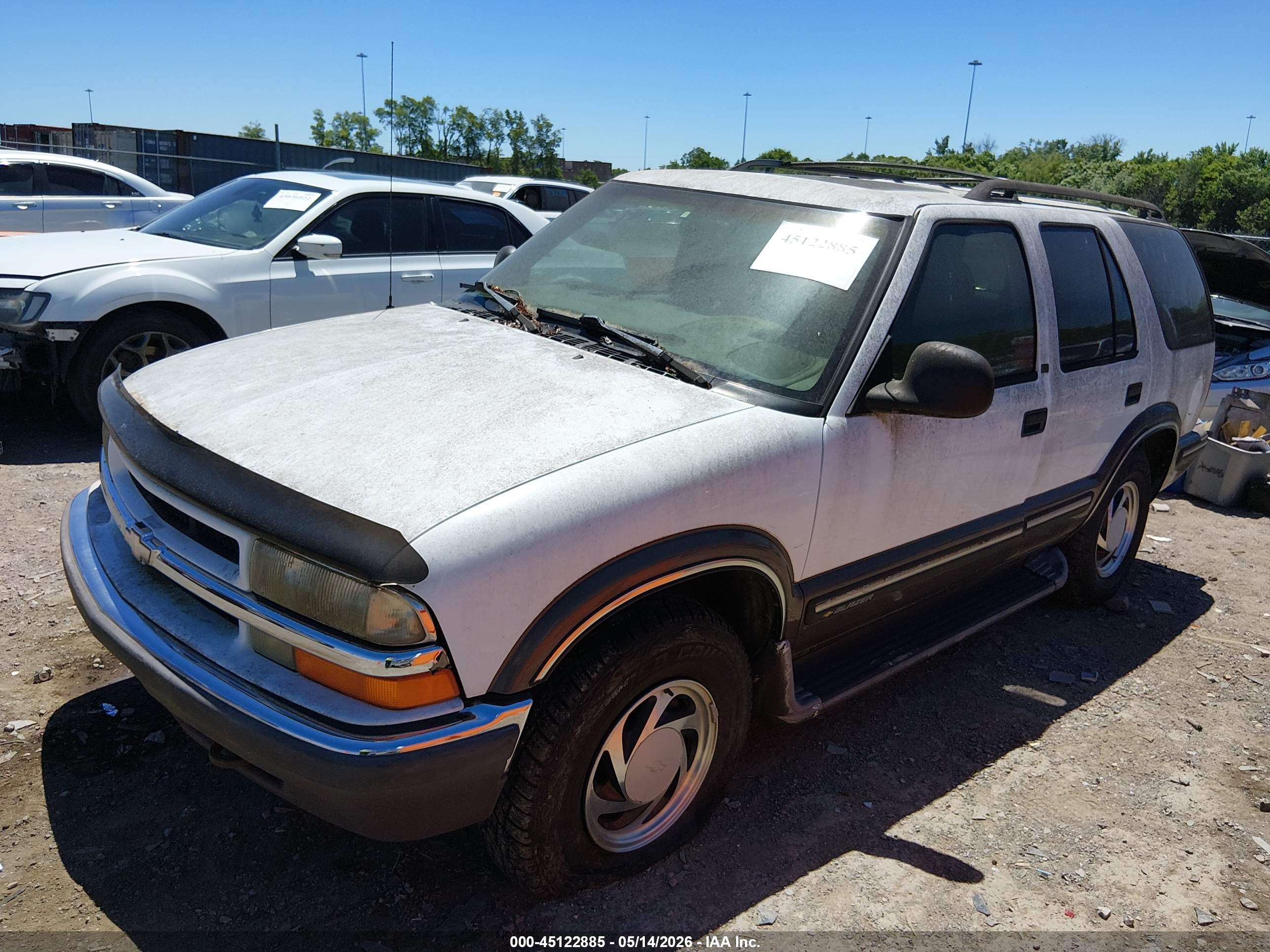 CHEVROLET BLAZER image 4