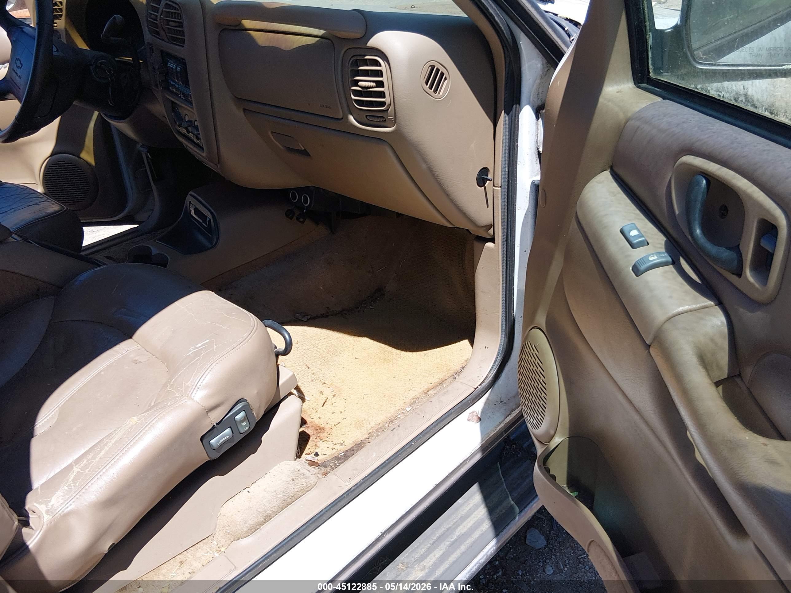 CHEVROLET BLAZER image 5