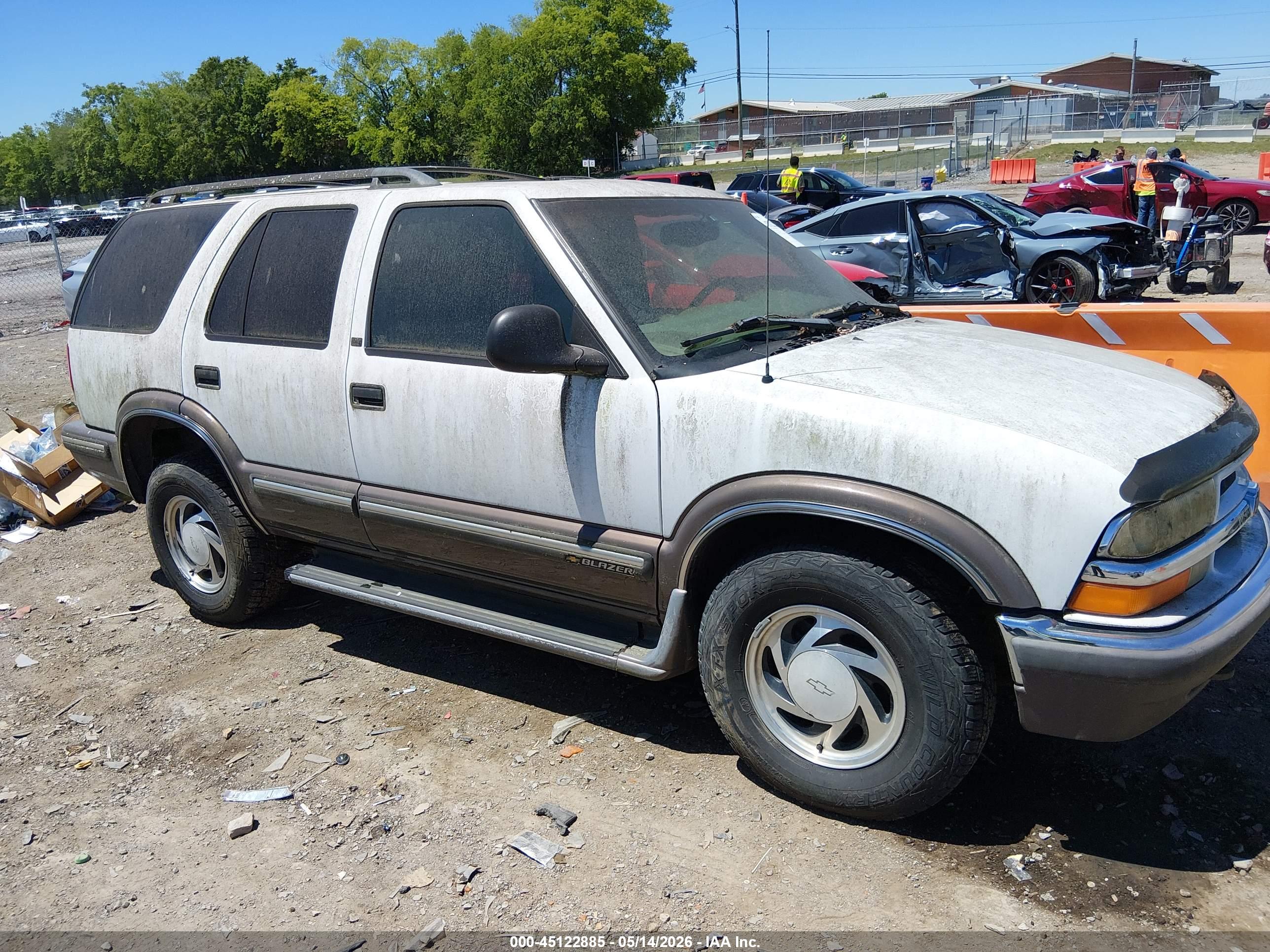 CHEVROLET BLAZER image 6