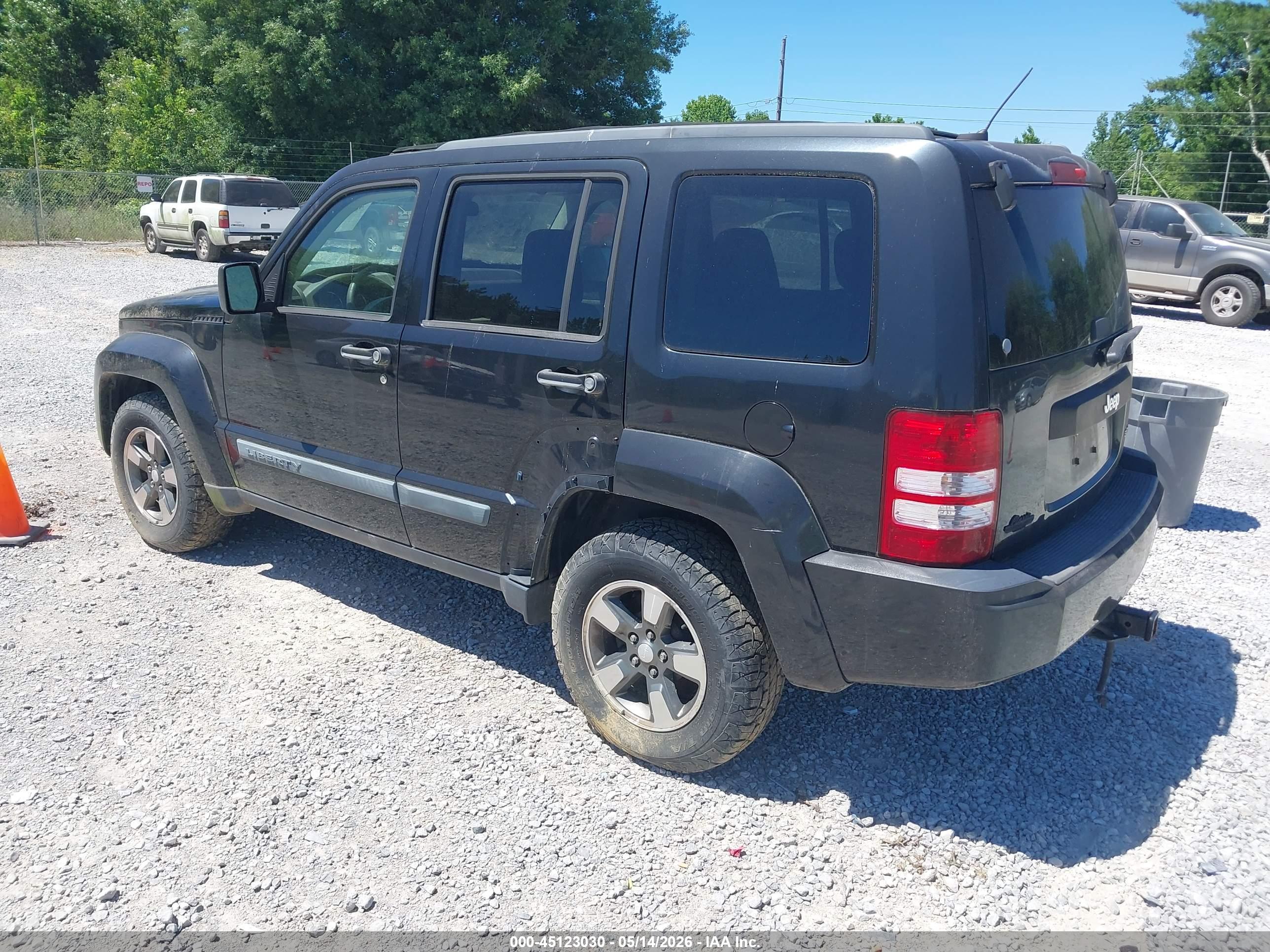 JEEP LIBERTY image 3