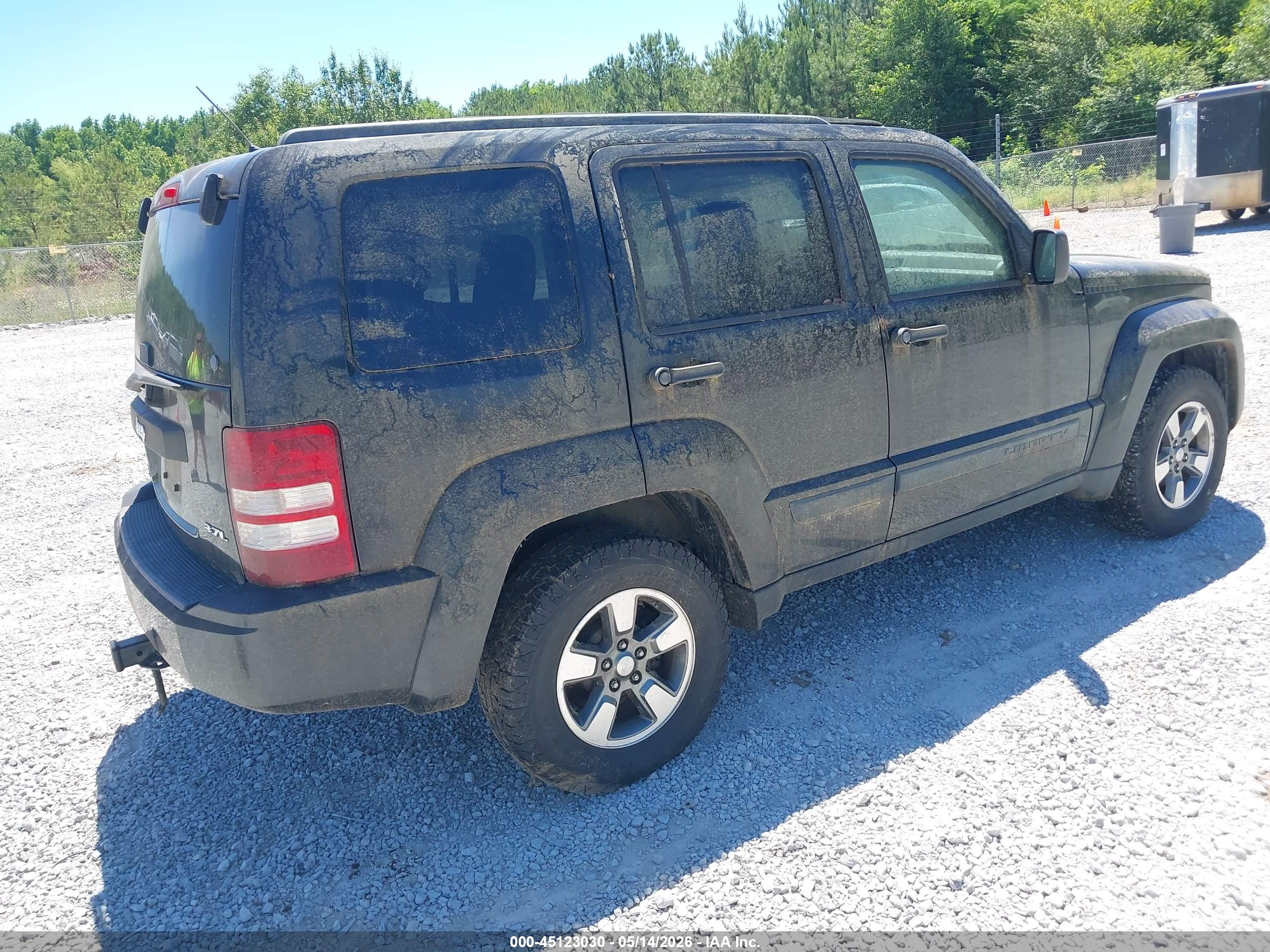 JEEP LIBERTY image 4