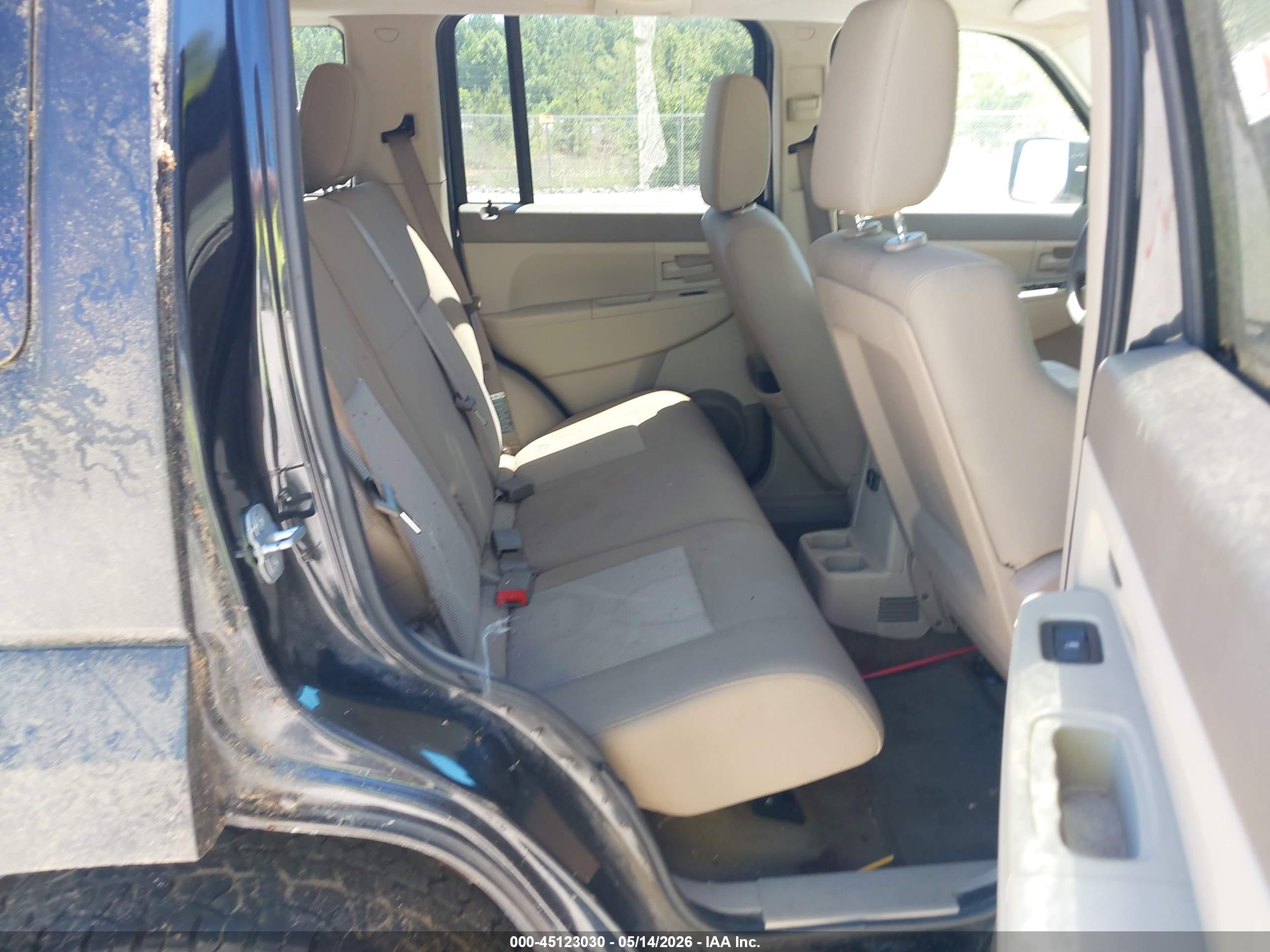 JEEP LIBERTY image 8