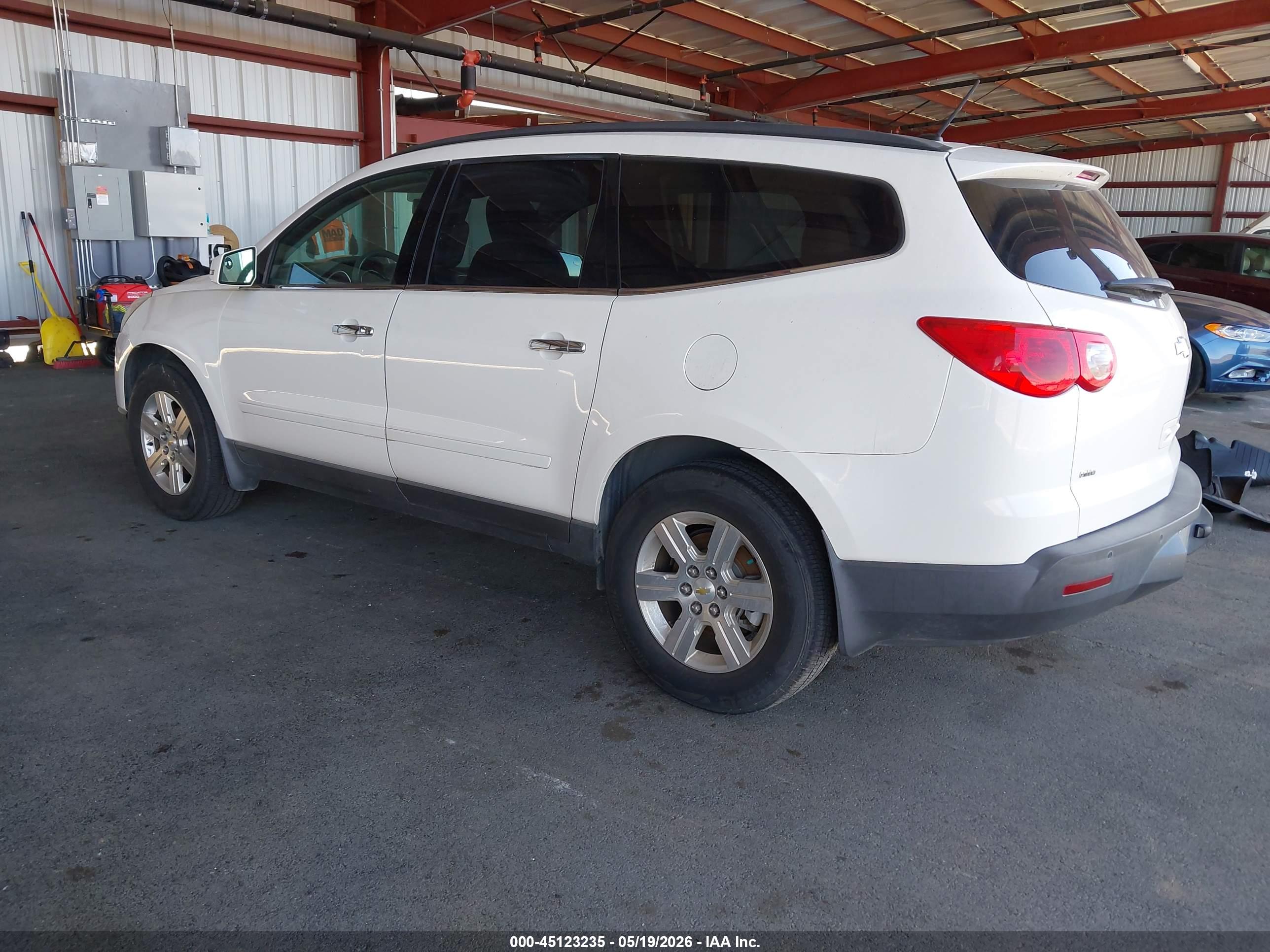 CHEVROLET TRAVERSE image 3