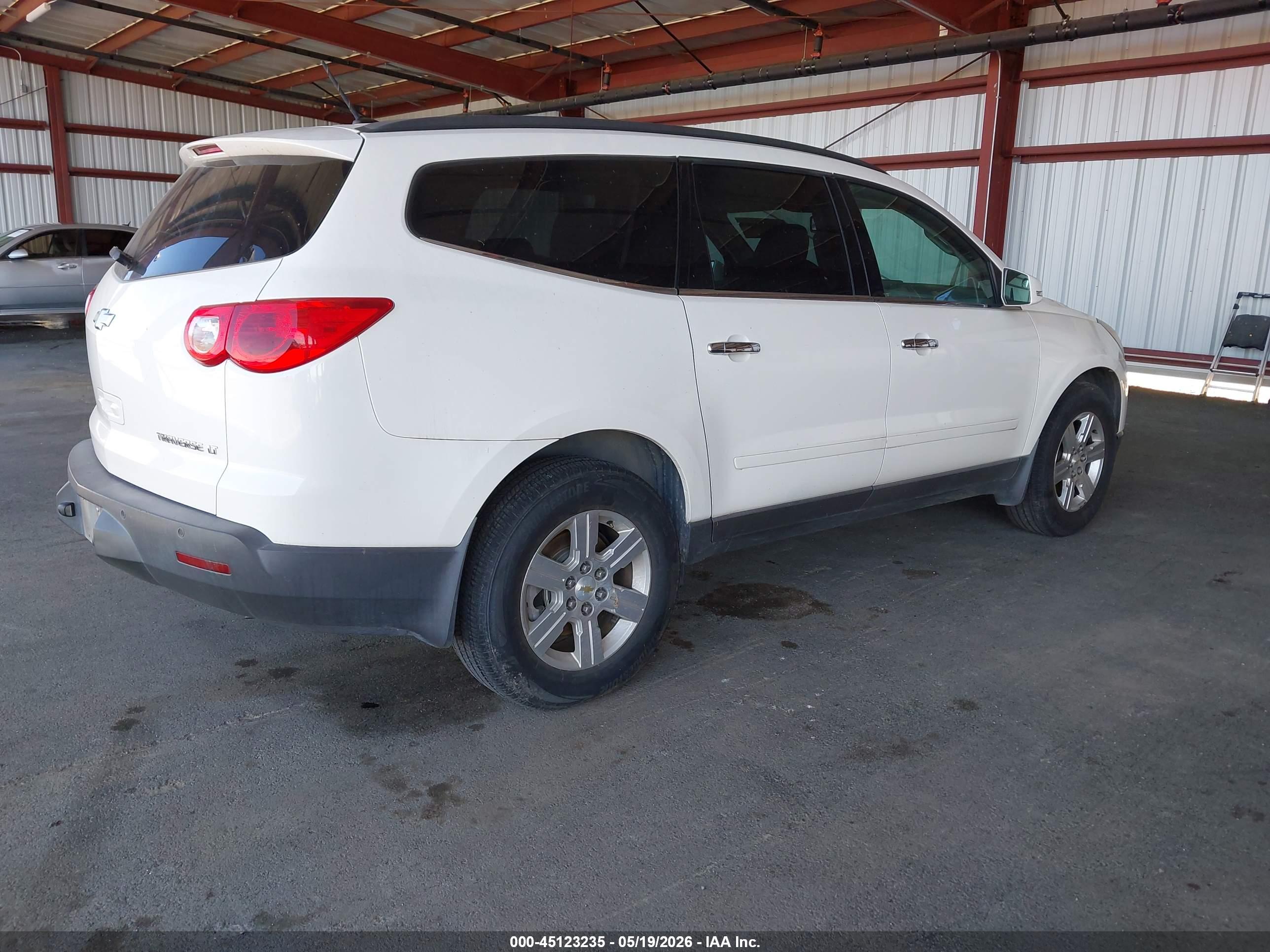 CHEVROLET TRAVERSE image 4