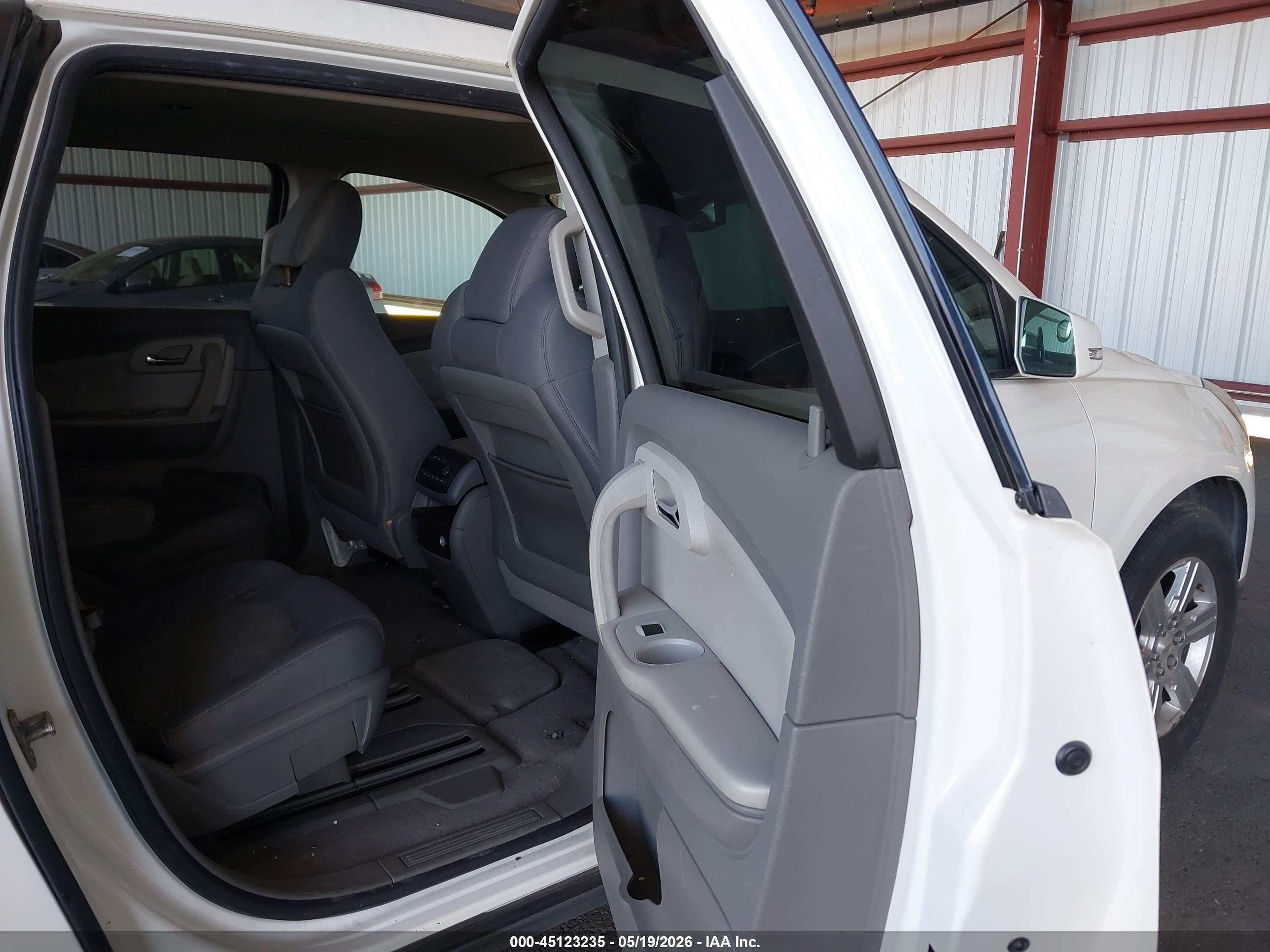 CHEVROLET TRAVERSE image 8
