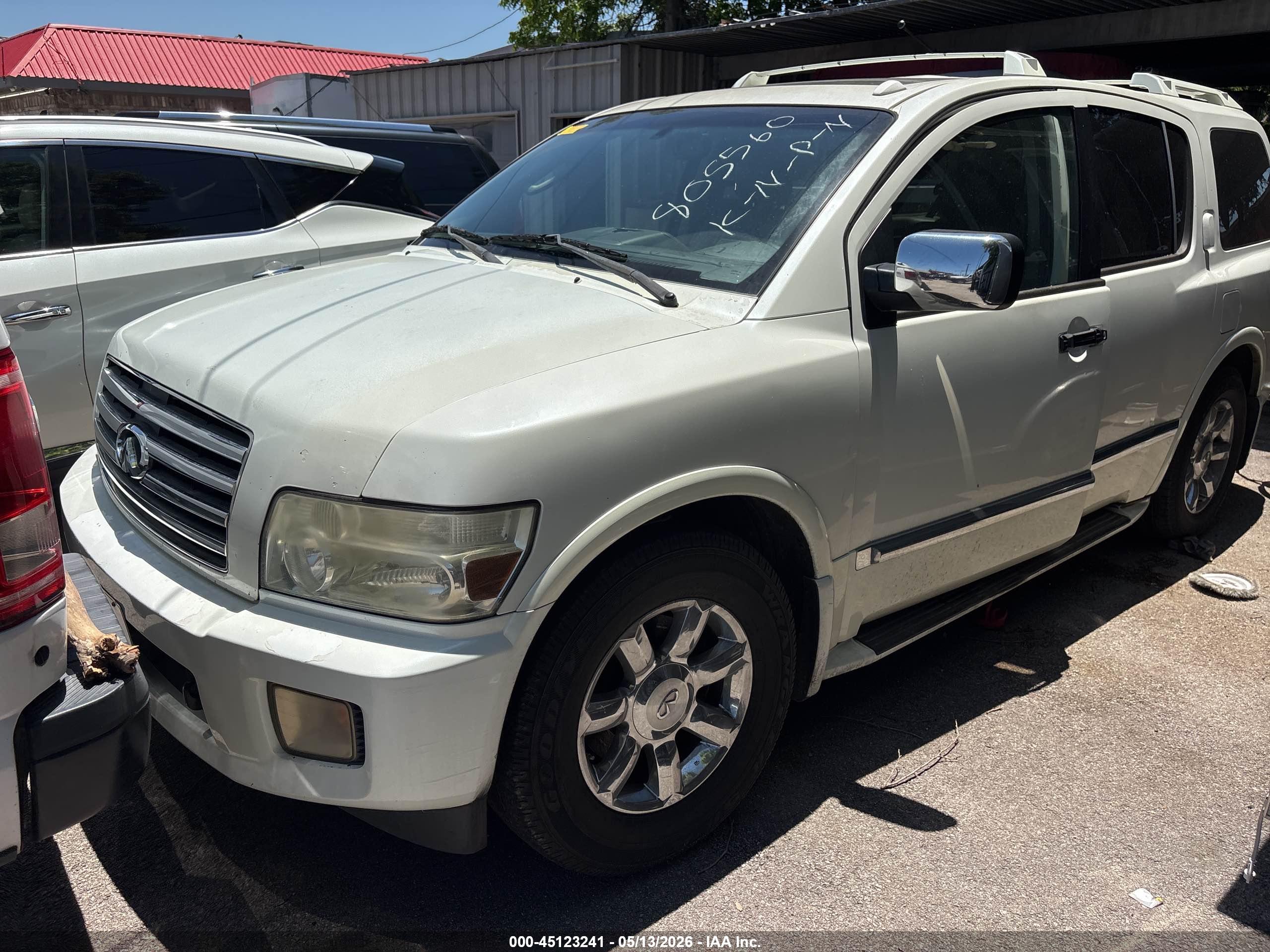 INFINITI QX56 image 2