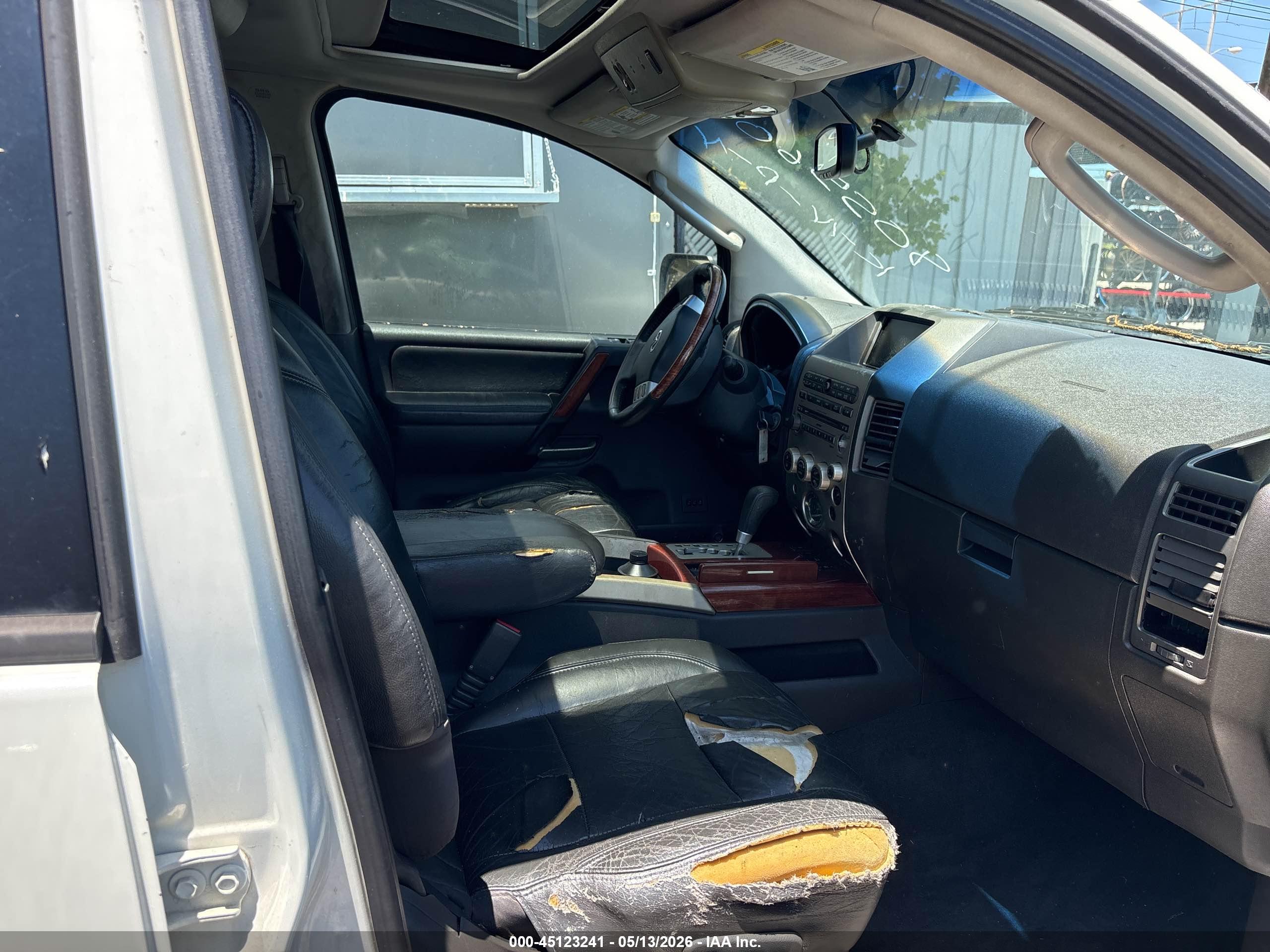 INFINITI QX56 image 5