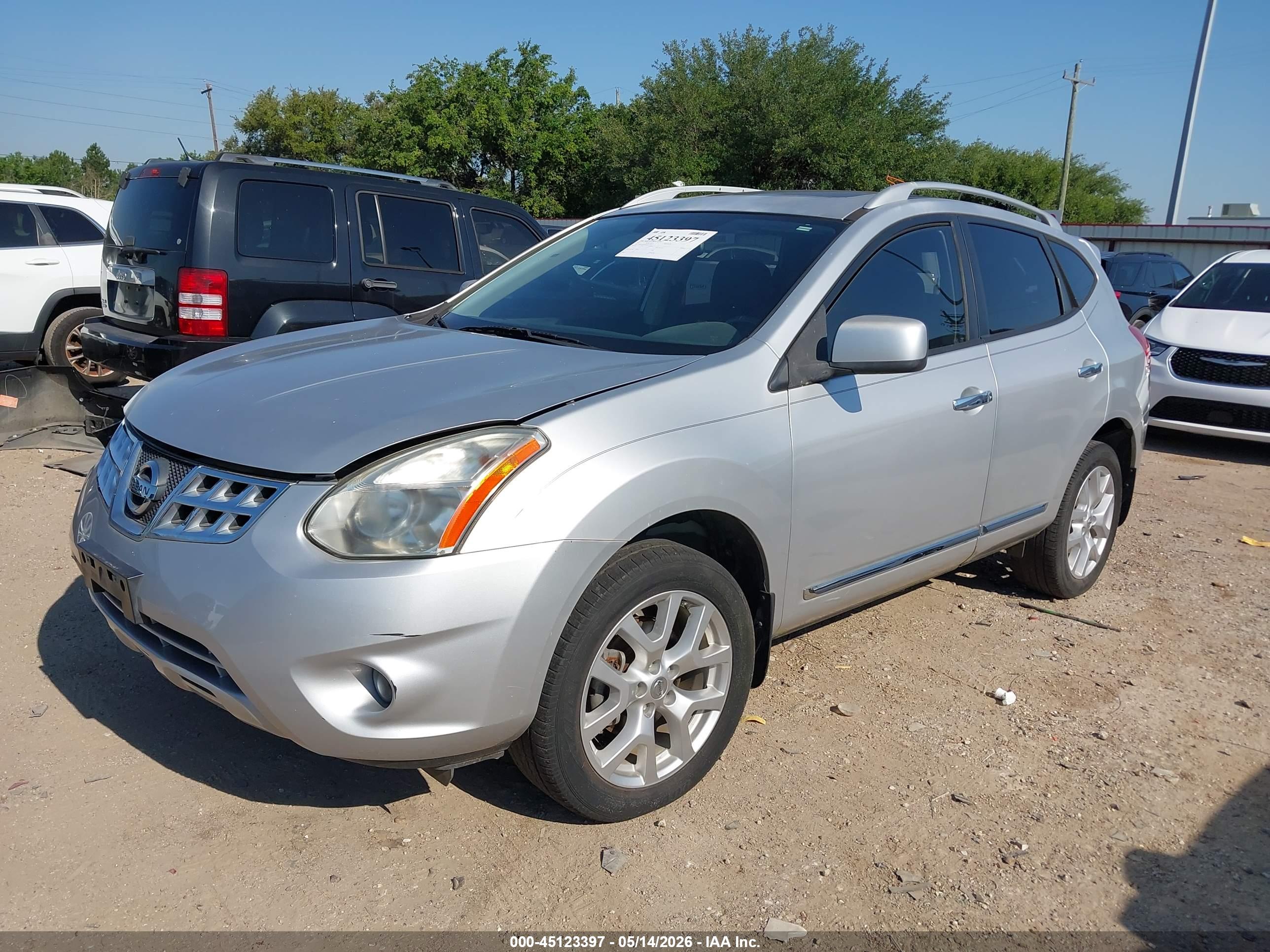 NISSAN ROGUE image 2