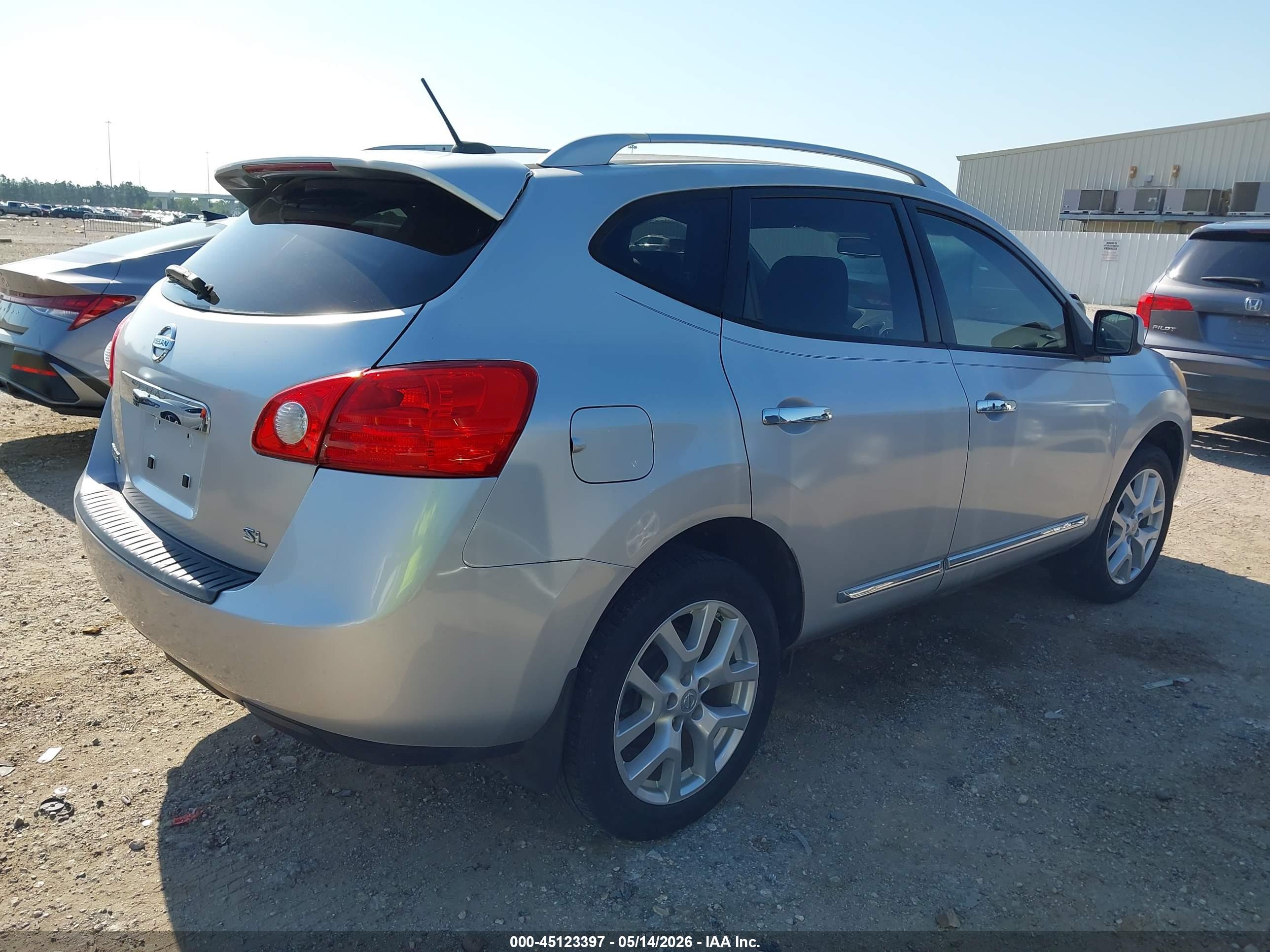 NISSAN ROGUE image 4