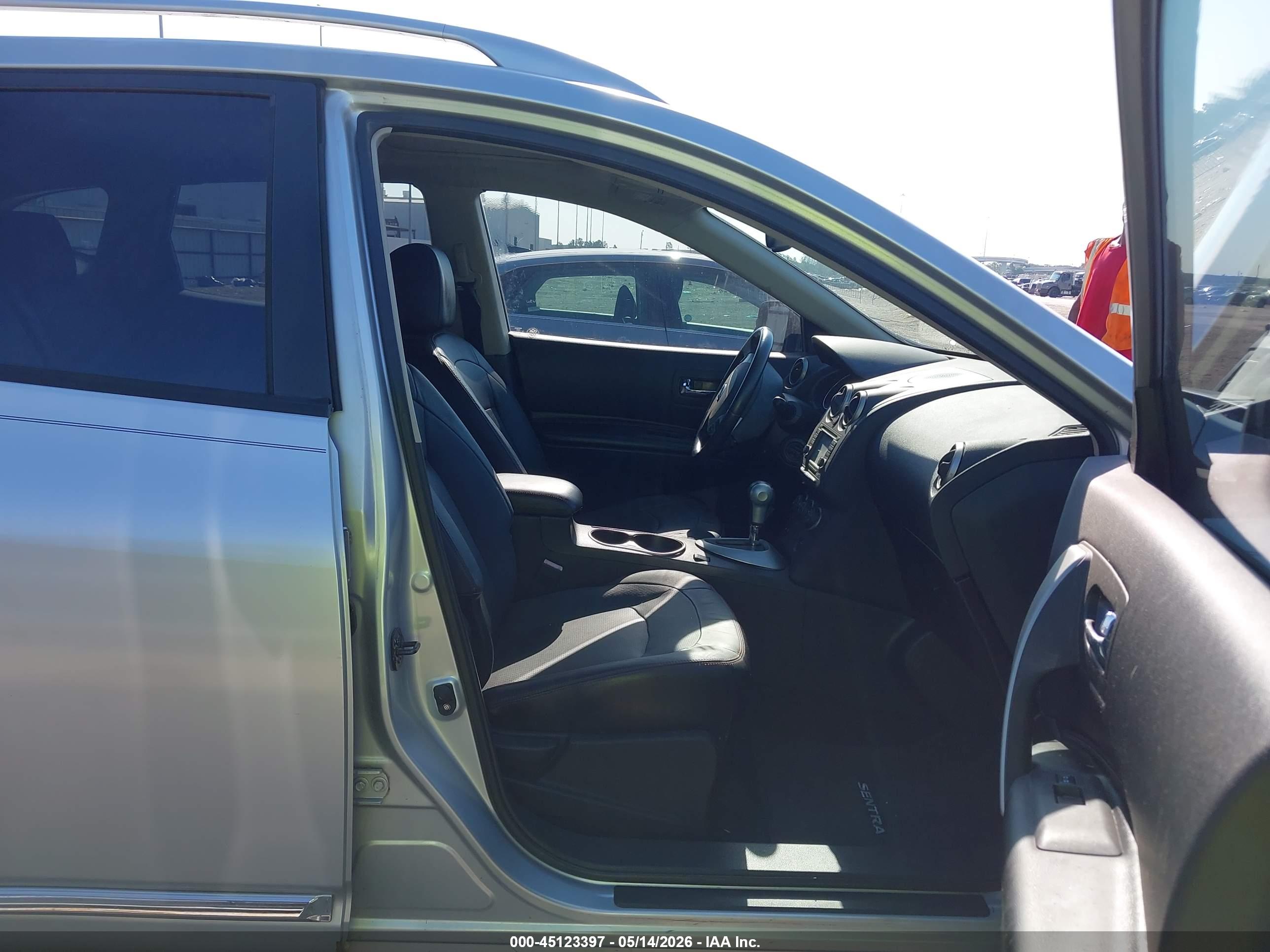 NISSAN ROGUE image 5