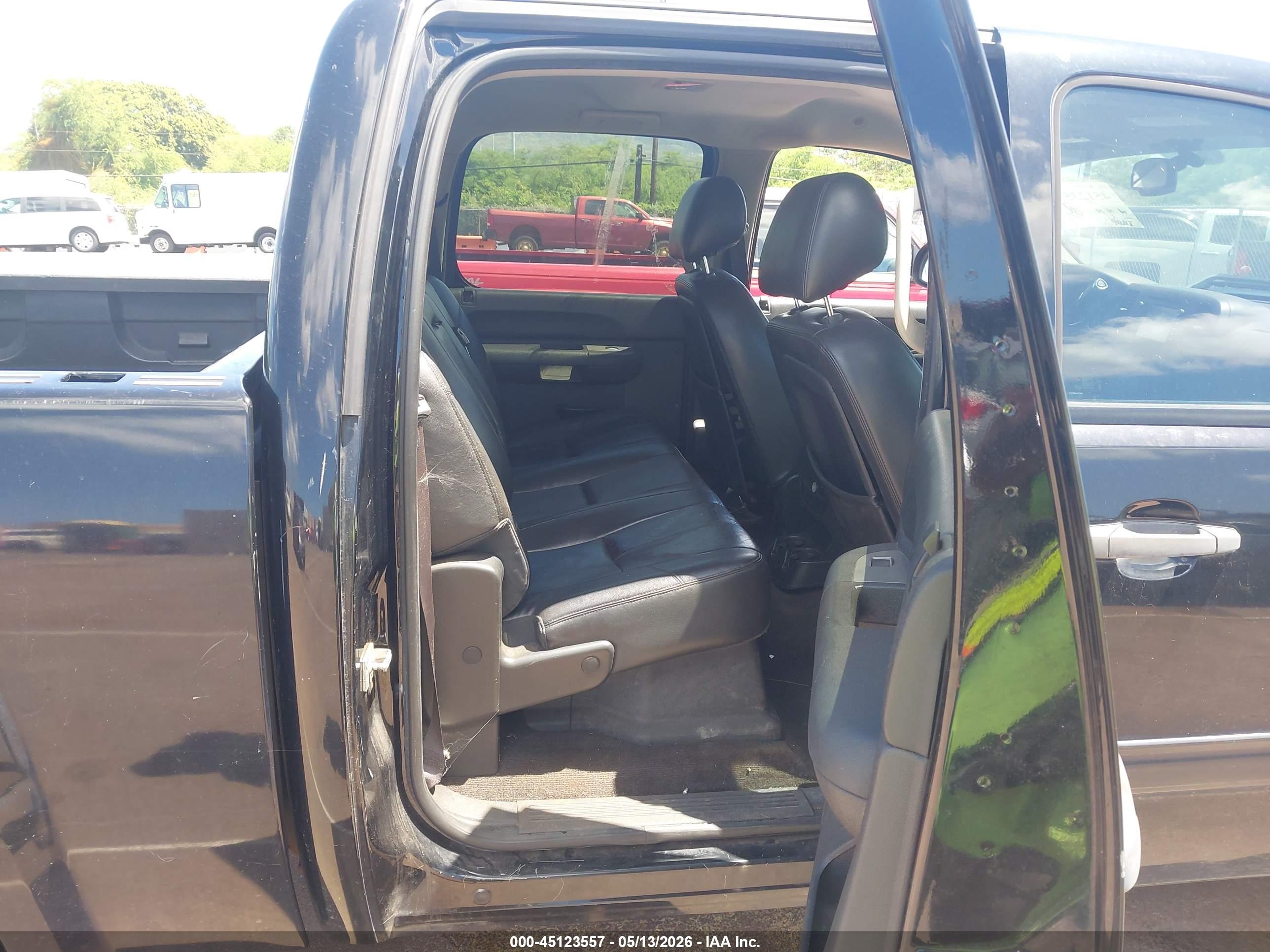 GMC SIERRA image 8