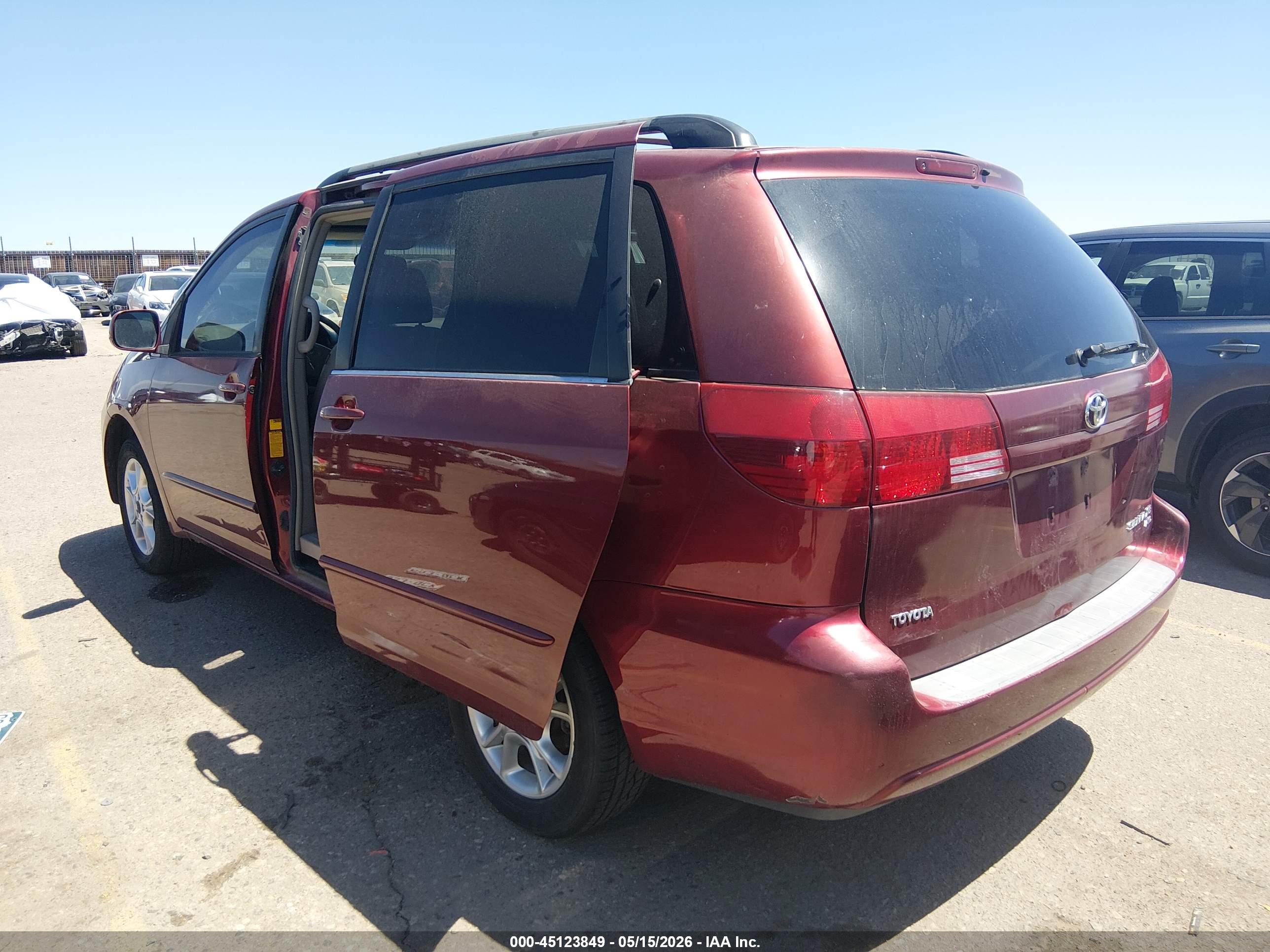 TOYOTA SIENNA image 3