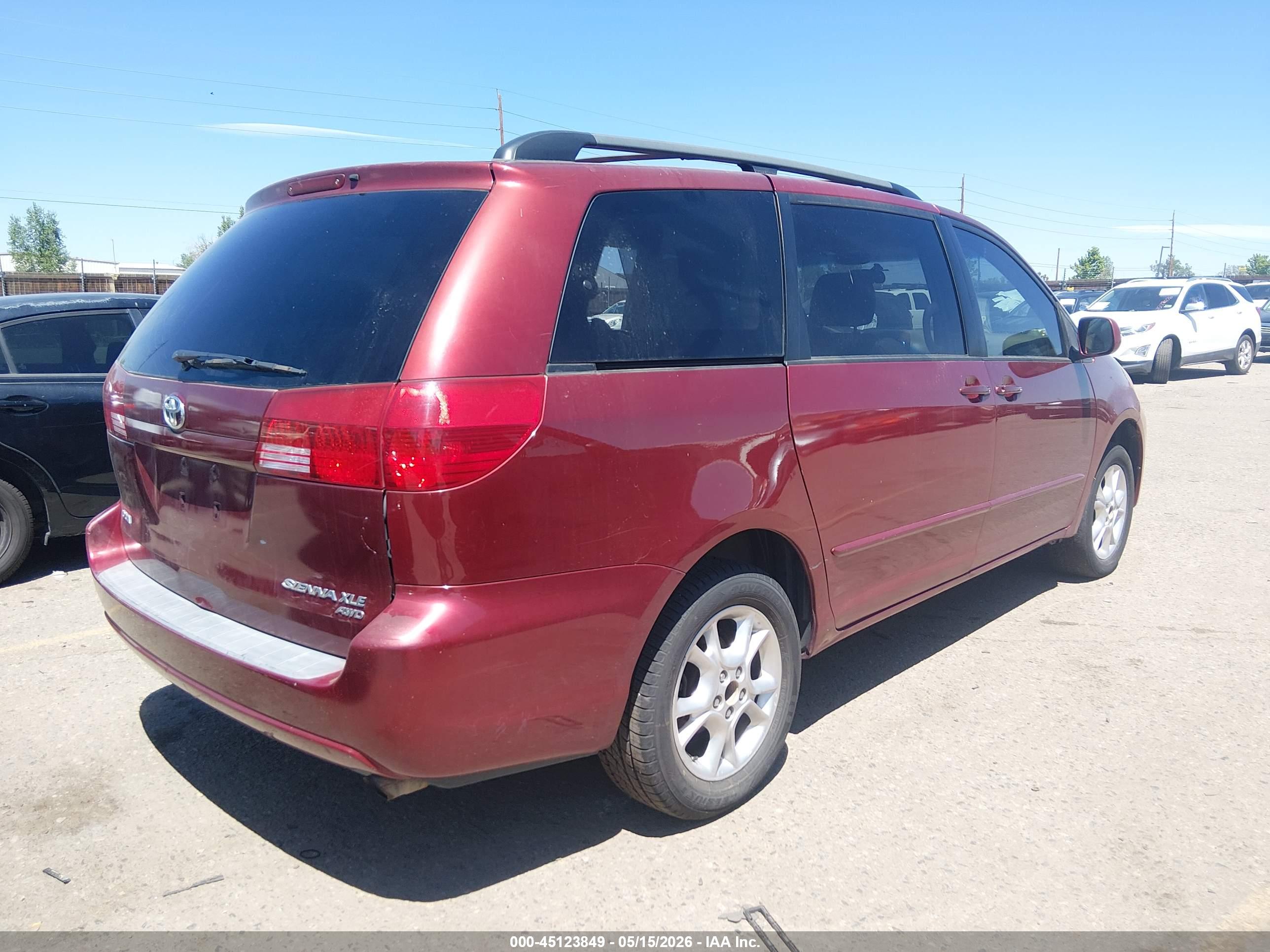 TOYOTA SIENNA image 4