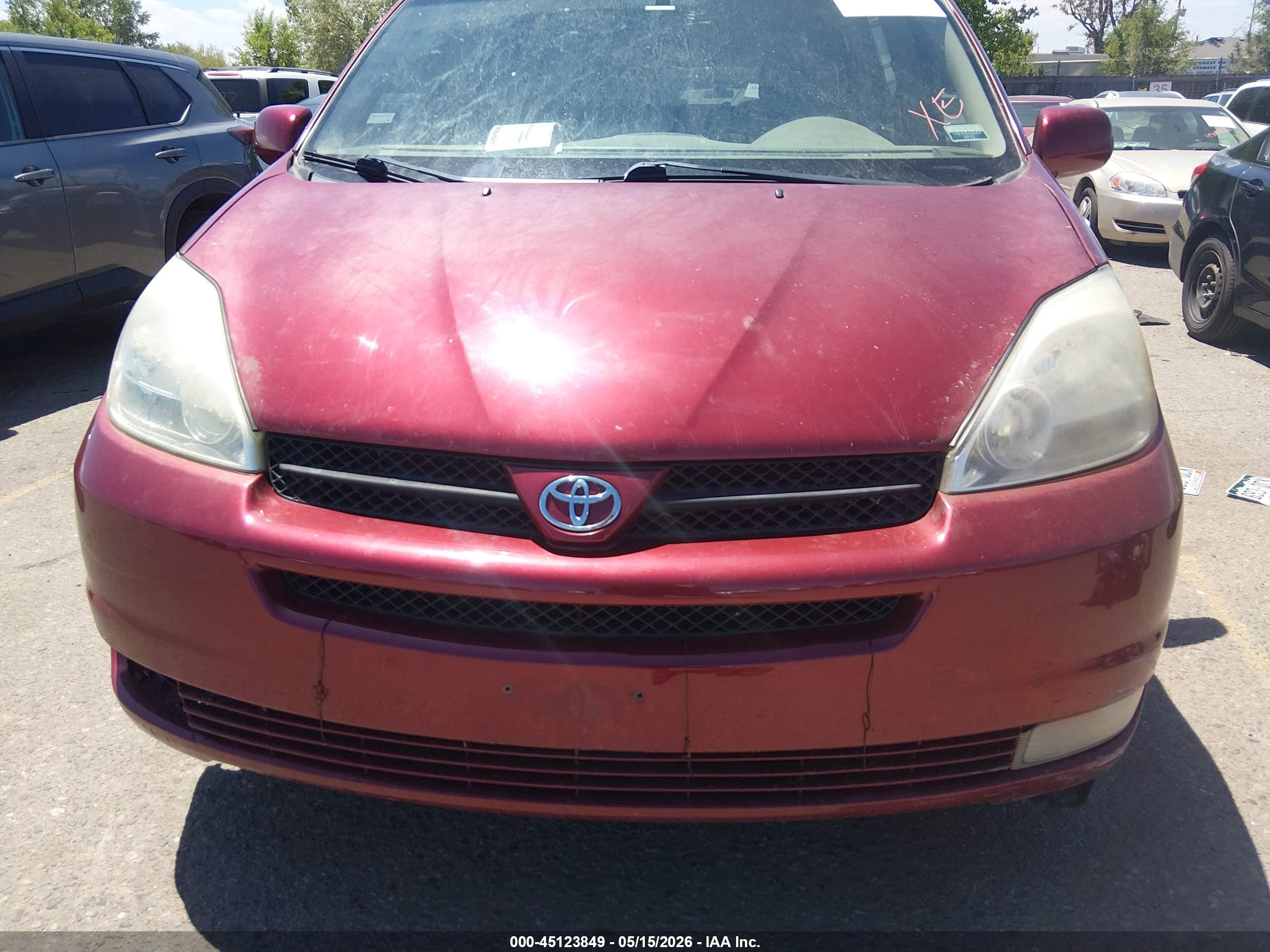 TOYOTA SIENNA image 6