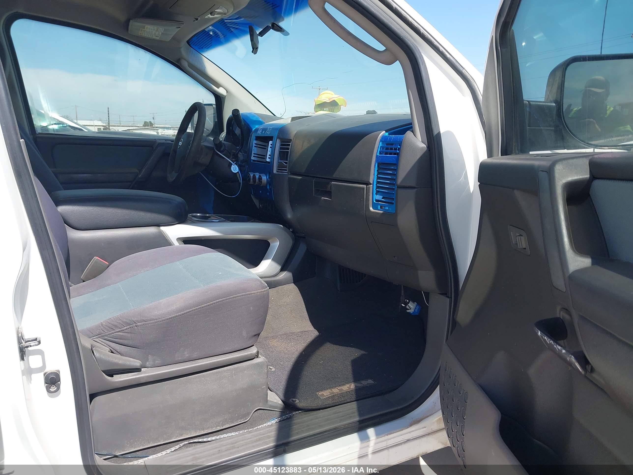 NISSAN TITAN image 5