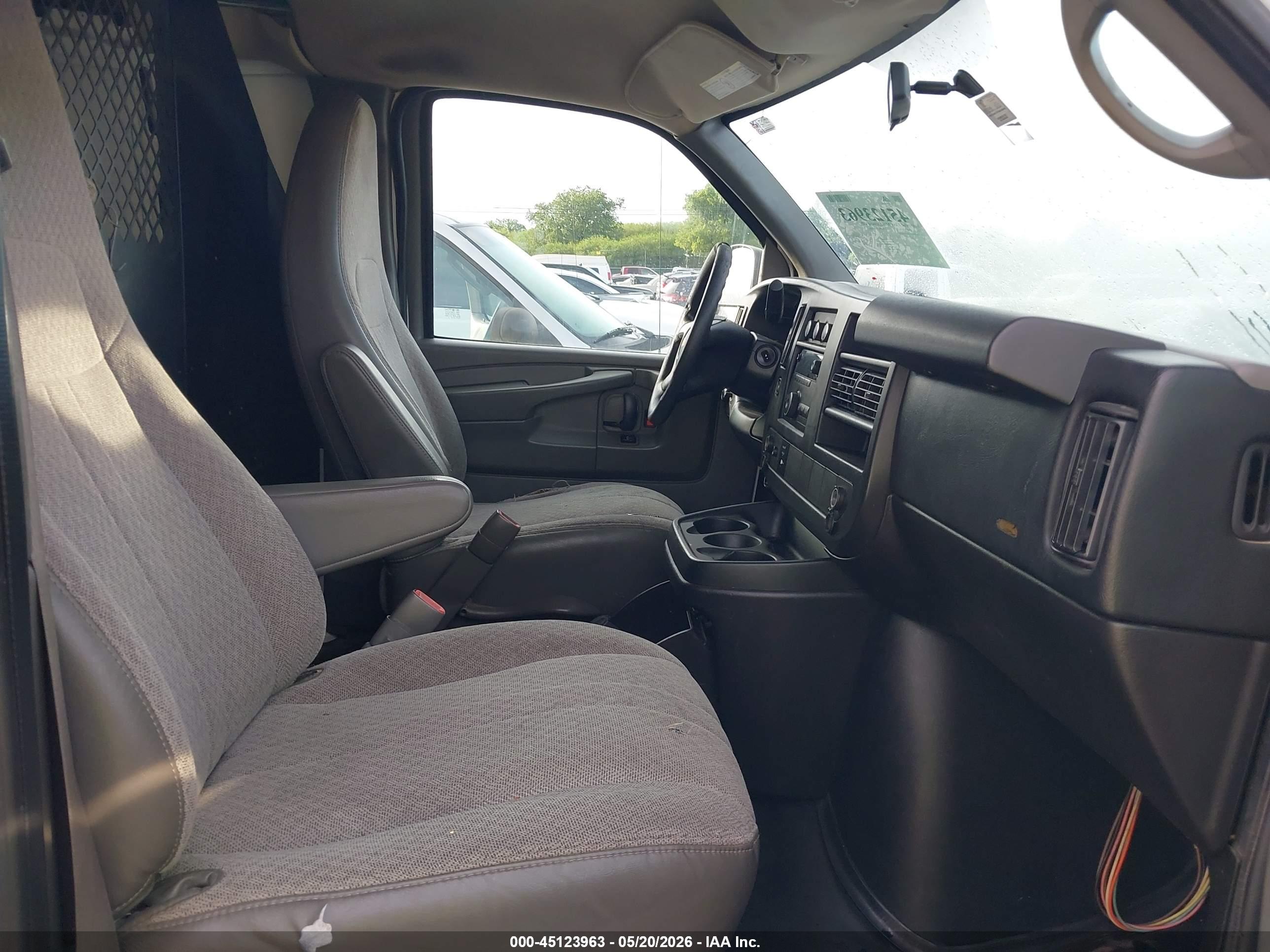 CHEVROLET EXPRESS image 5