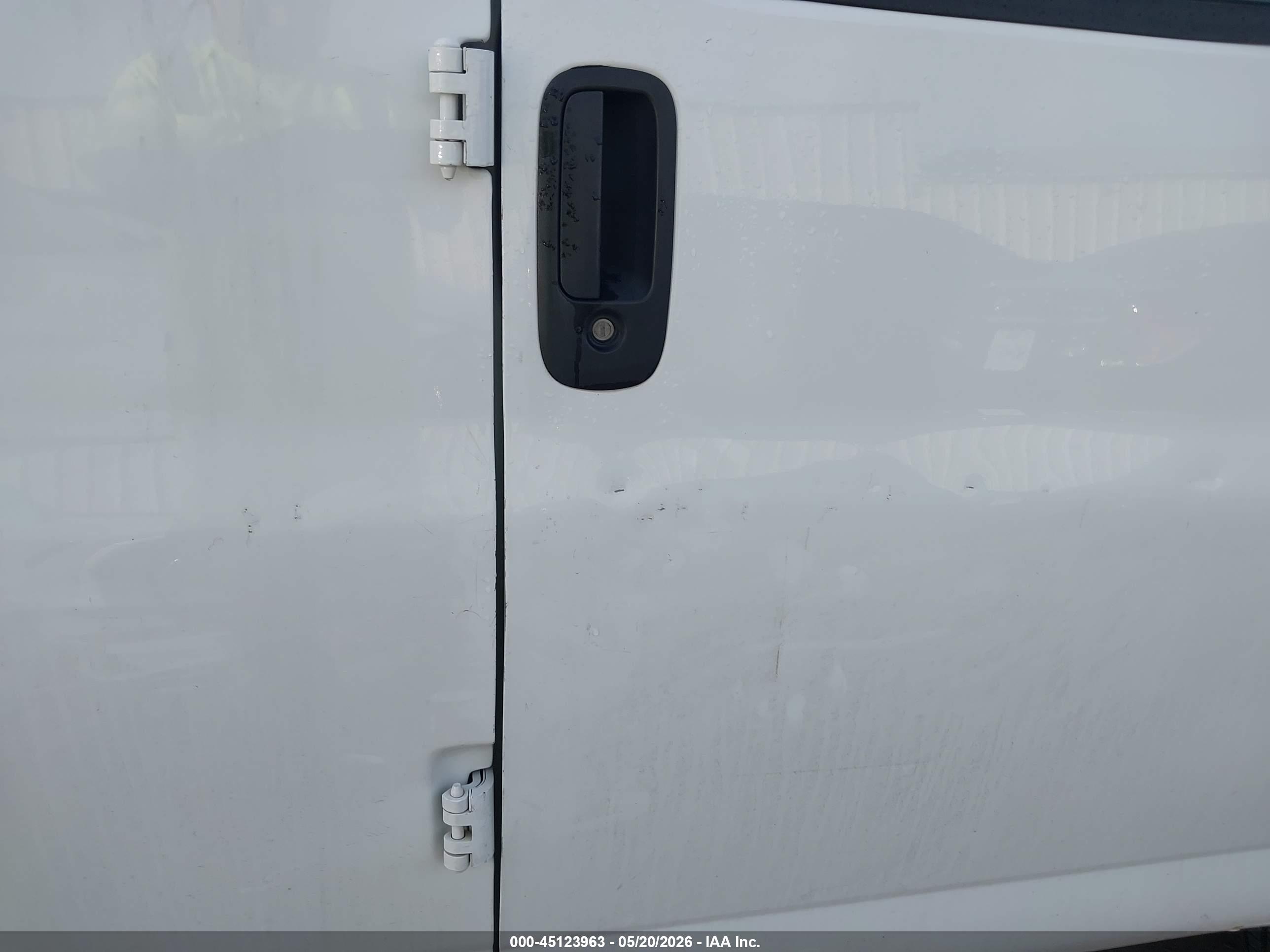 CHEVROLET EXPRESS image 6