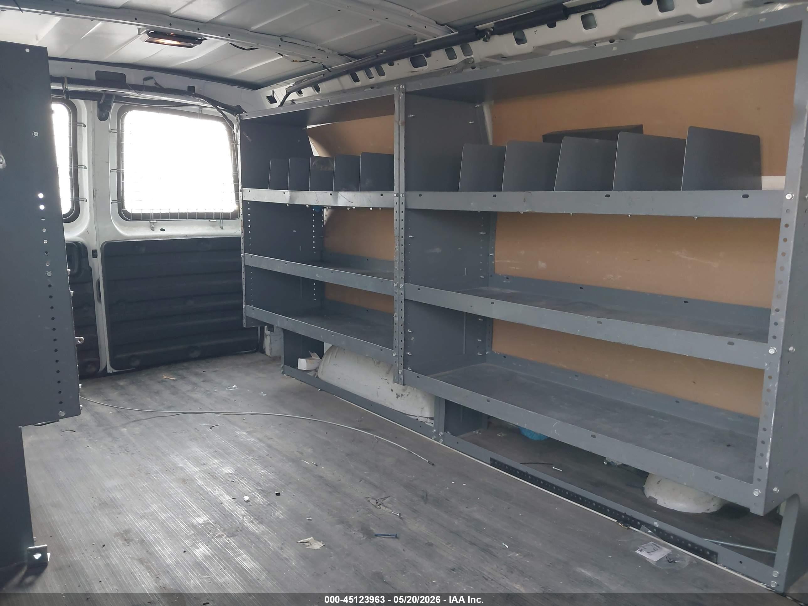 CHEVROLET EXPRESS image 8