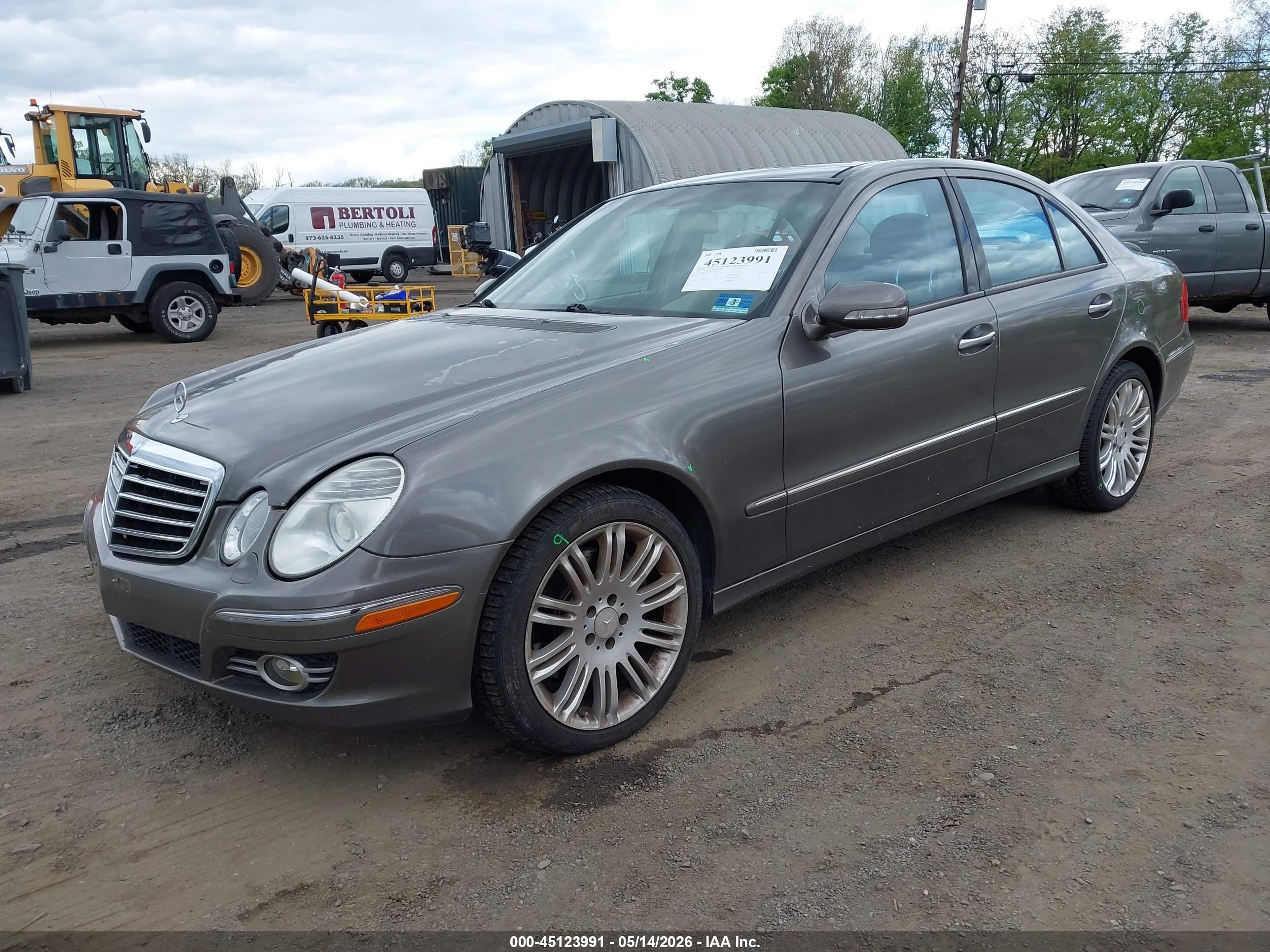 MERCEDES-BENZ E image 2