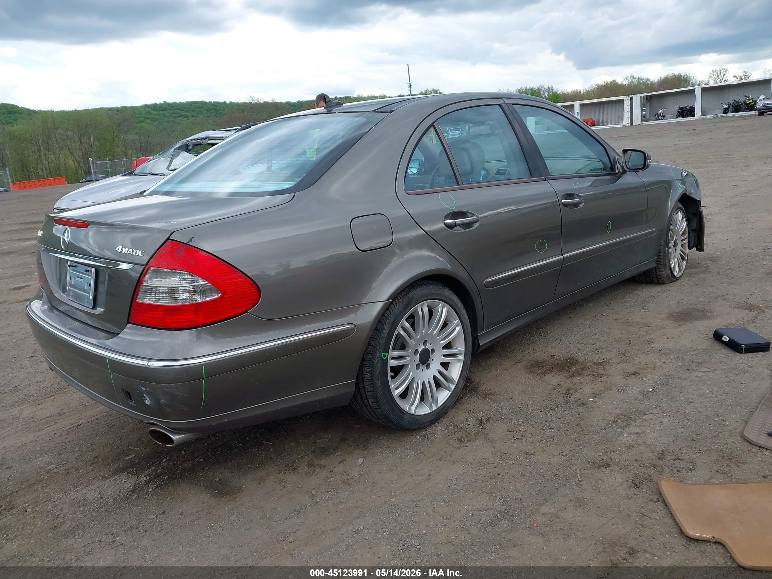 MERCEDES-BENZ E image 4