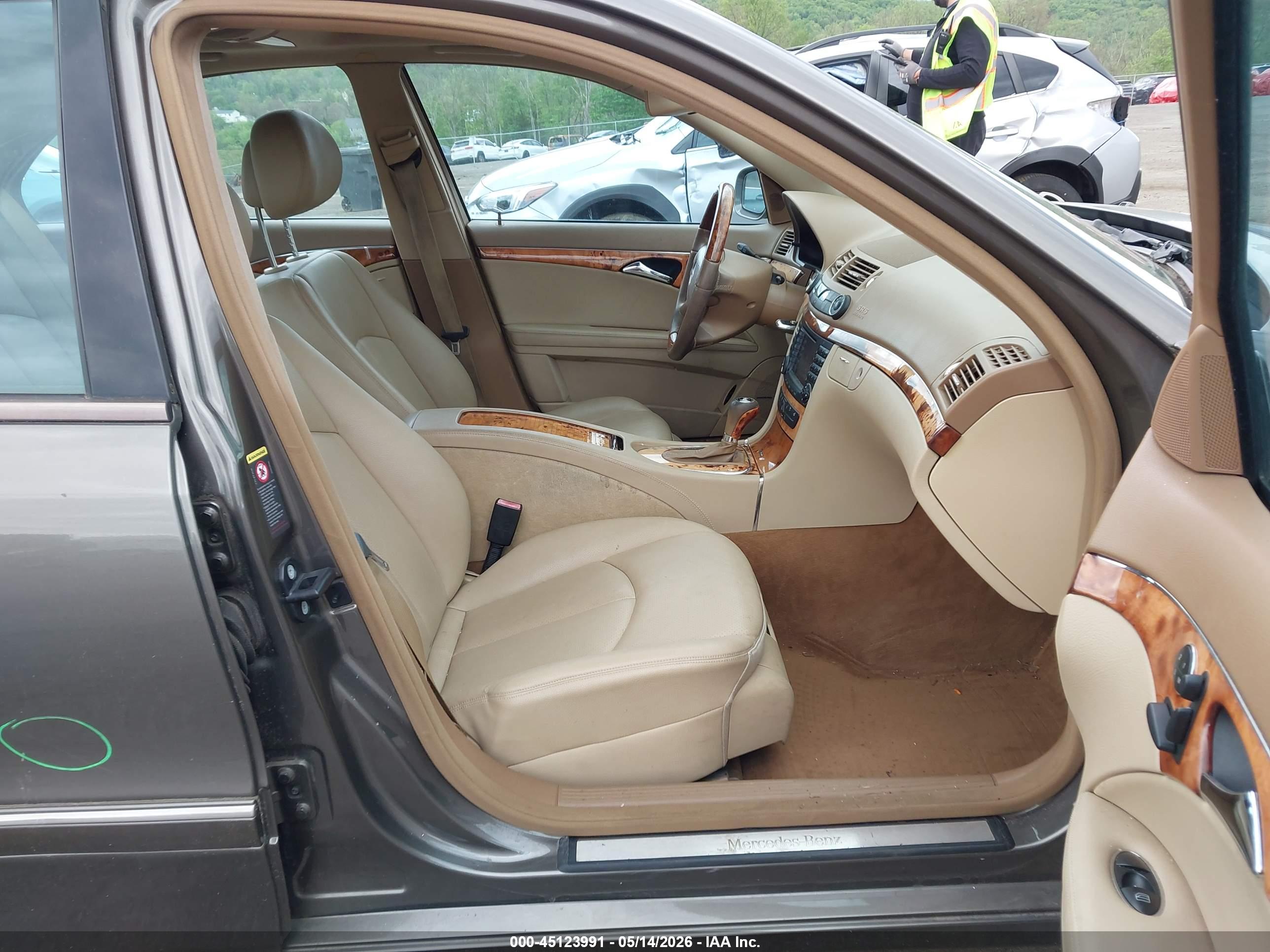 MERCEDES-BENZ E image 5