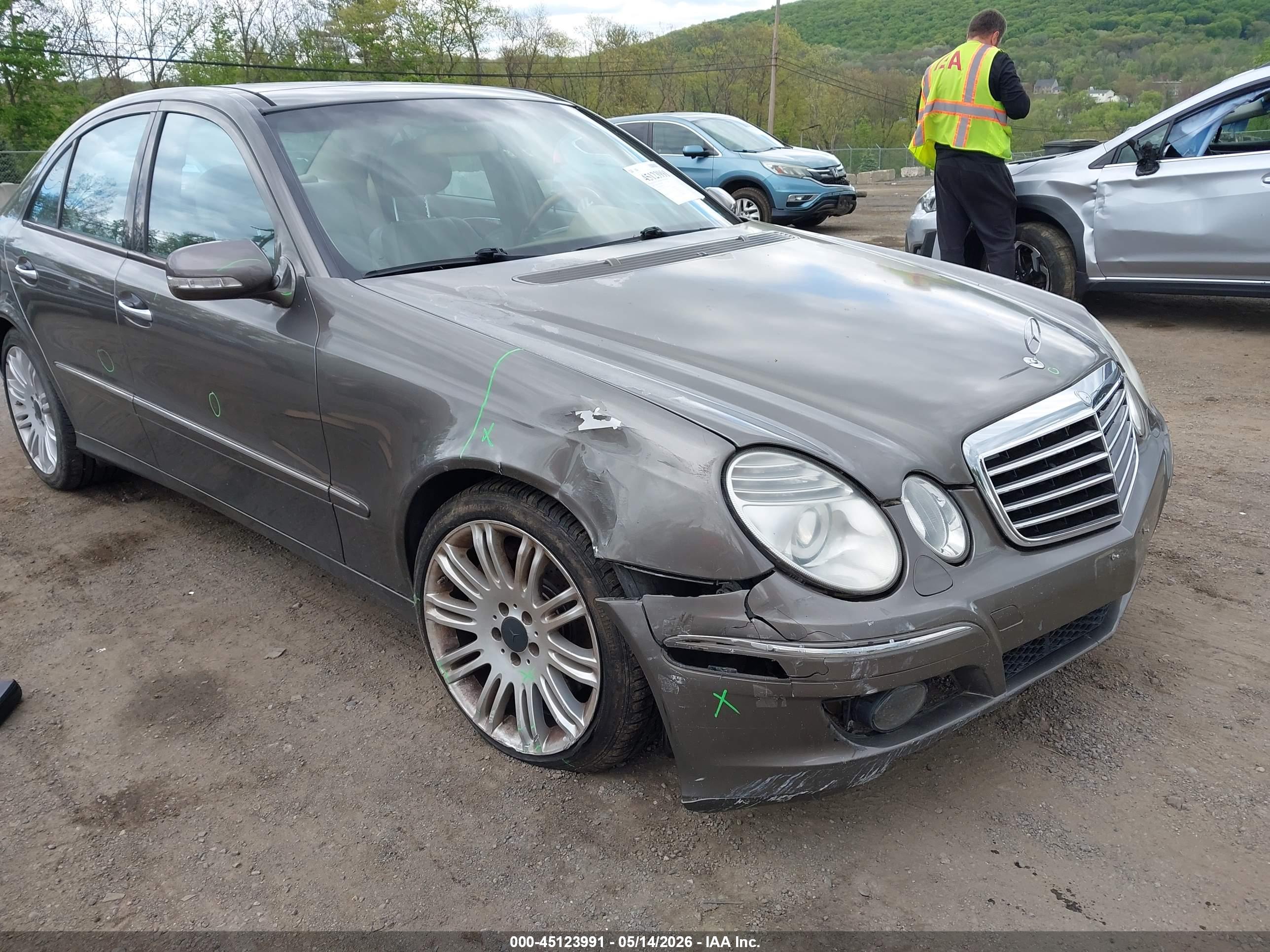 MERCEDES-BENZ E image 6